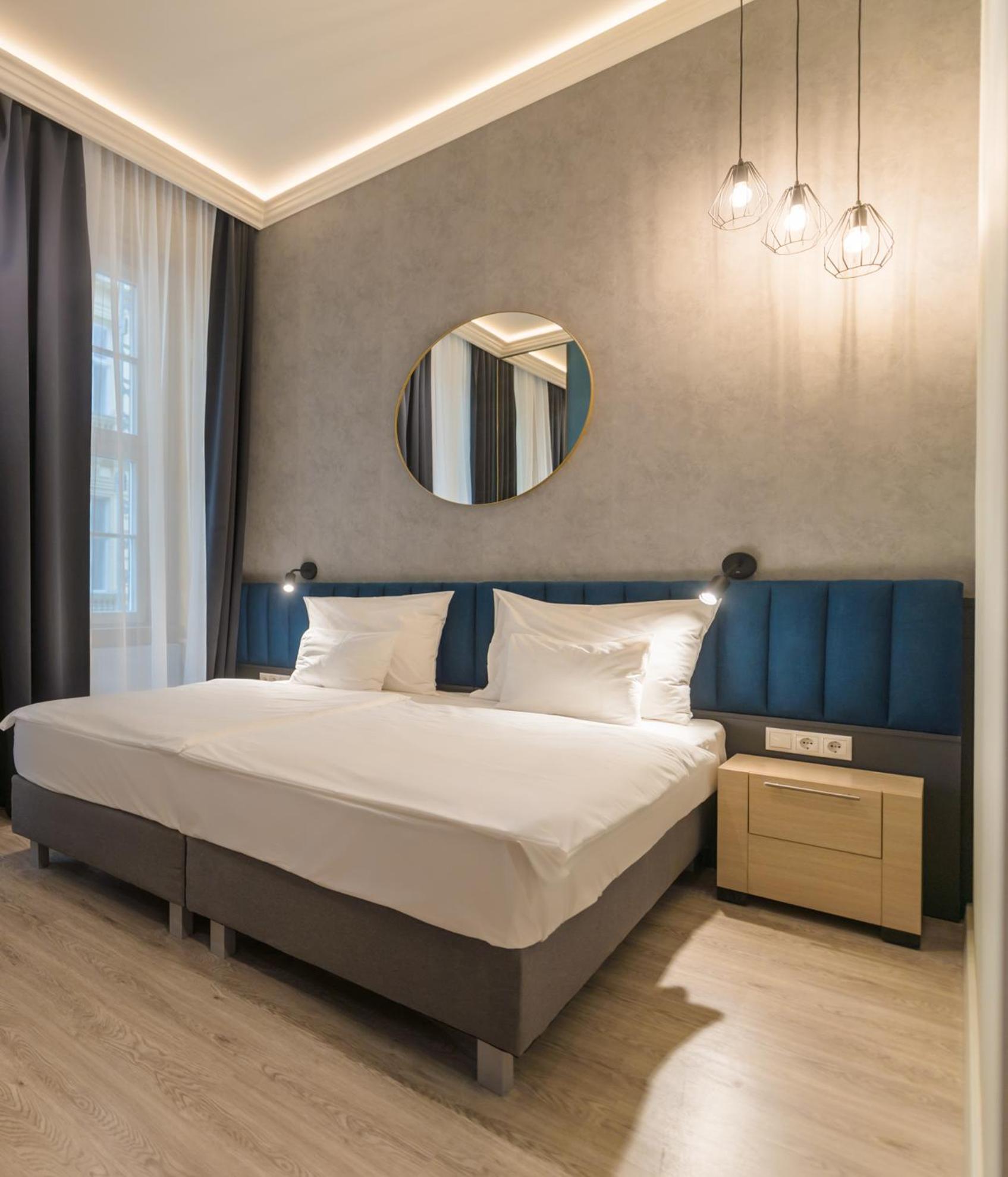 Deluxe Double or Twin Room - Photo 12