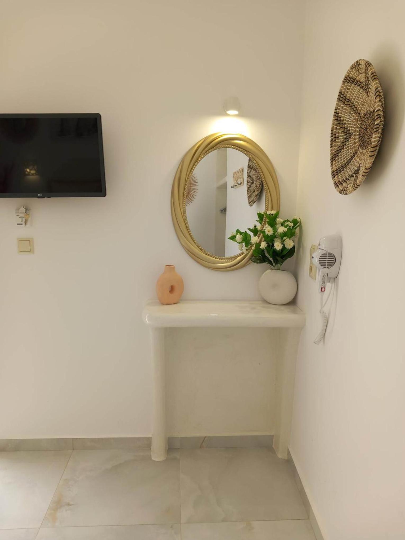 Double Room with Terrace - Photo 6