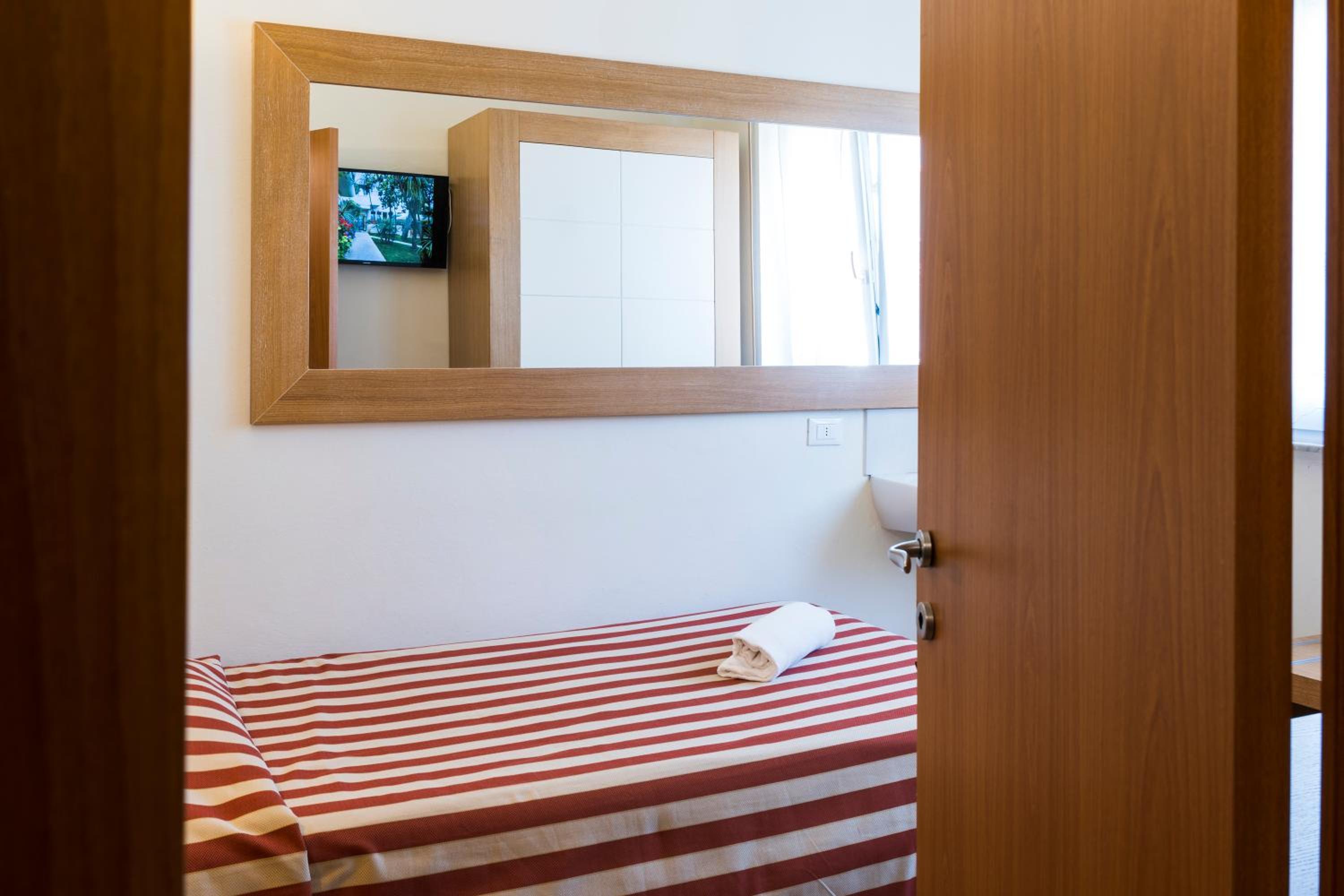 Single Room photo 2
