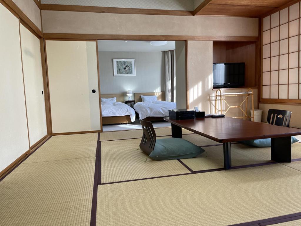 Family Room with Private Bathroom photo 2