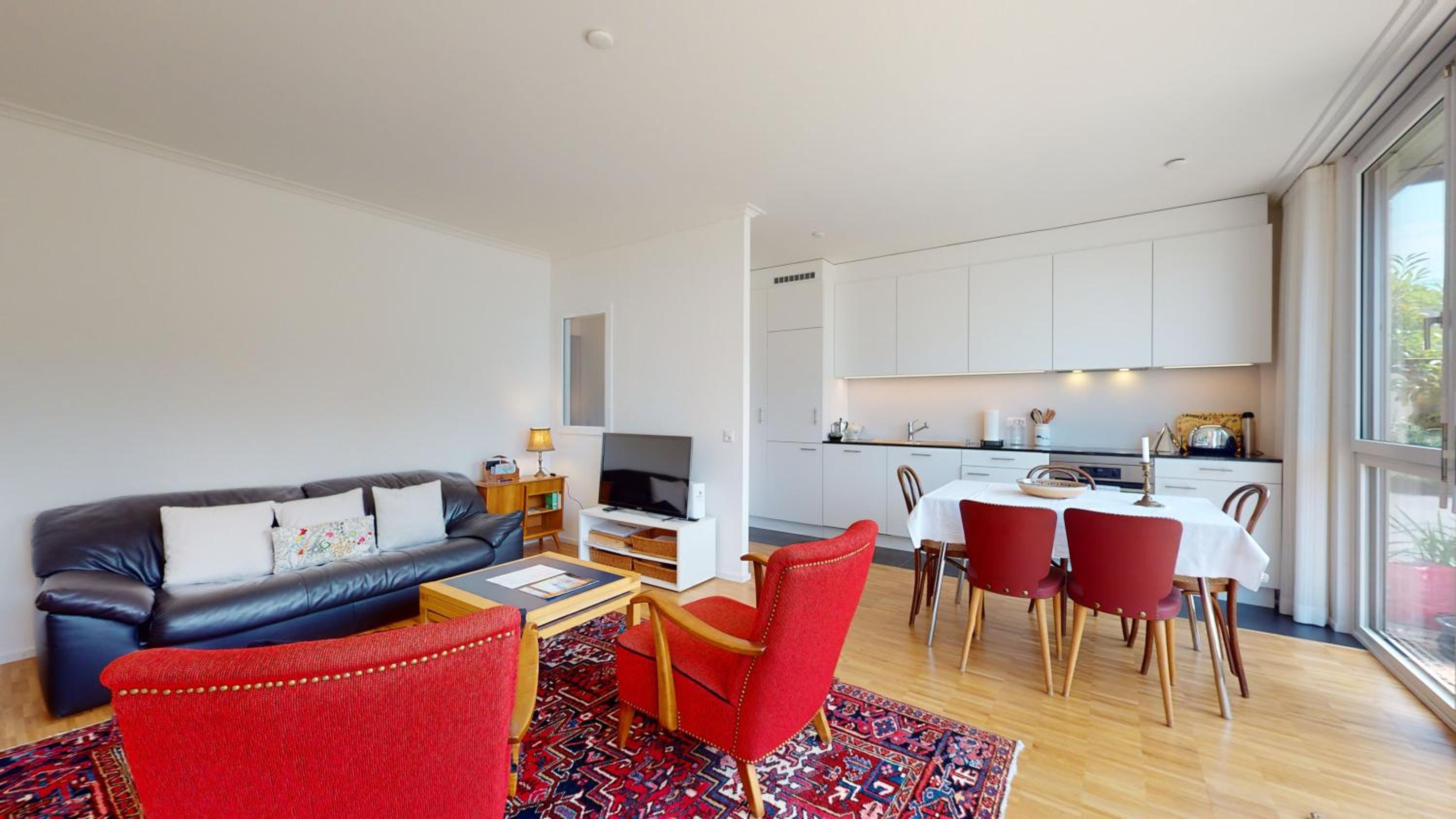 One-Bedroom Apartment photo 2
