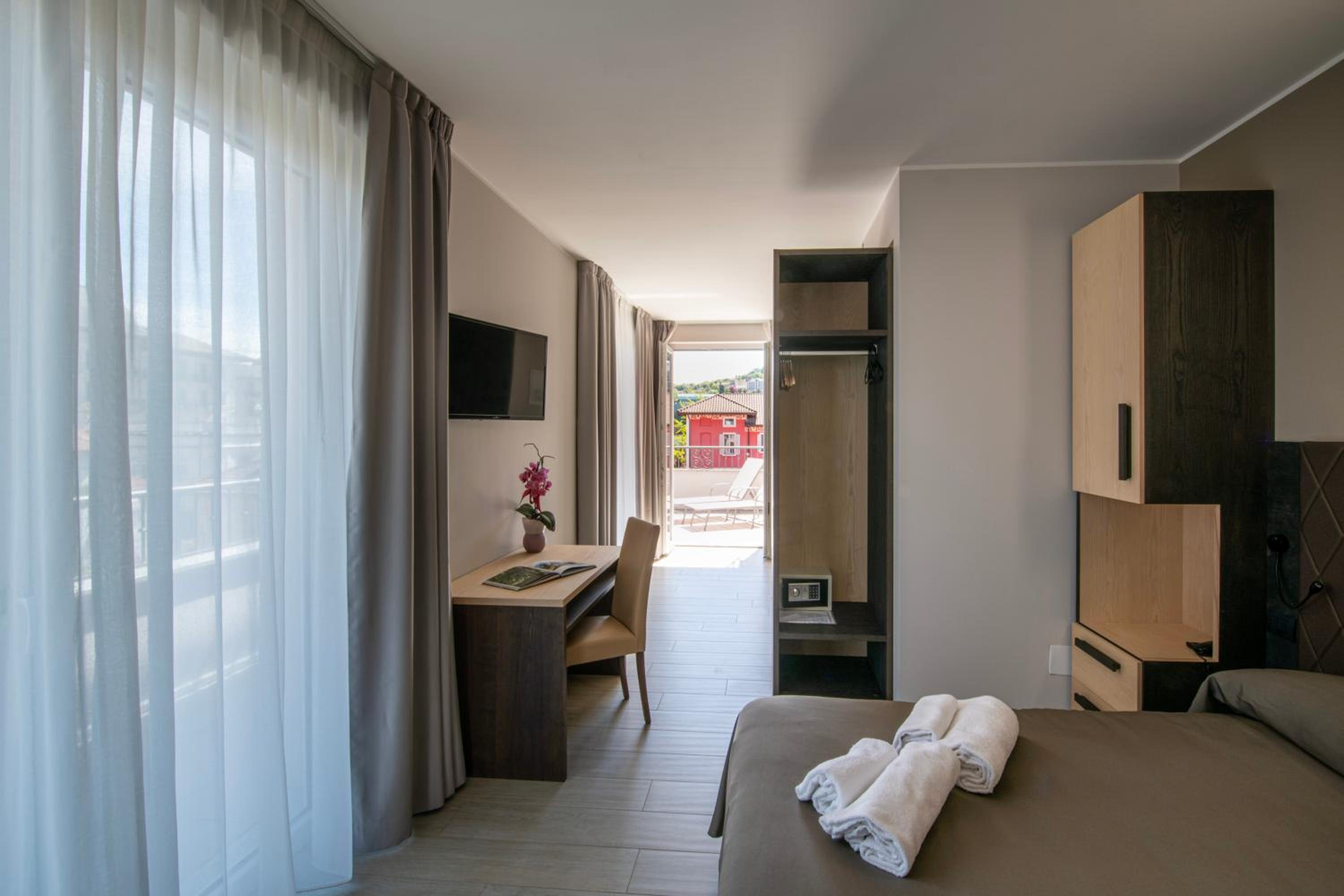 Superior Suite - Photo 1