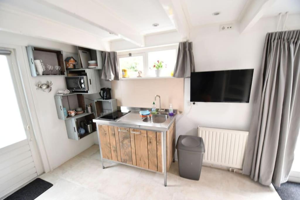 One-Bedroom House photo 2