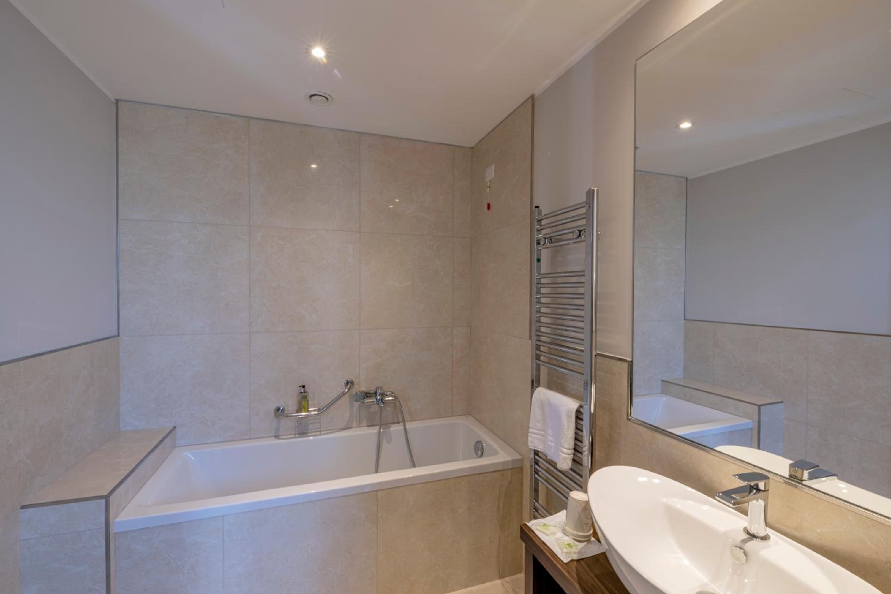 Superior Suite - Photo 4