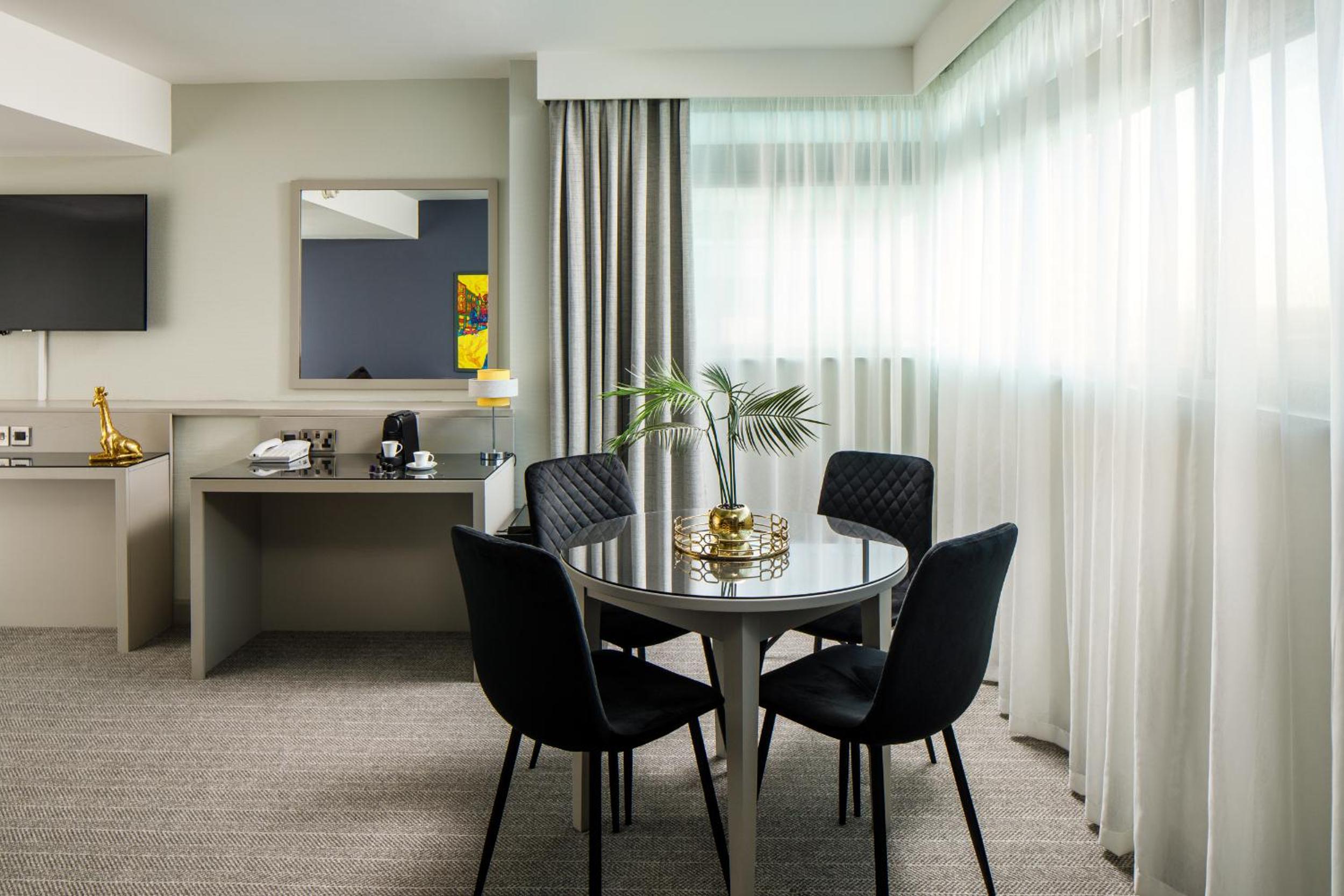 Superior Suite with Double Bed - Photo 7