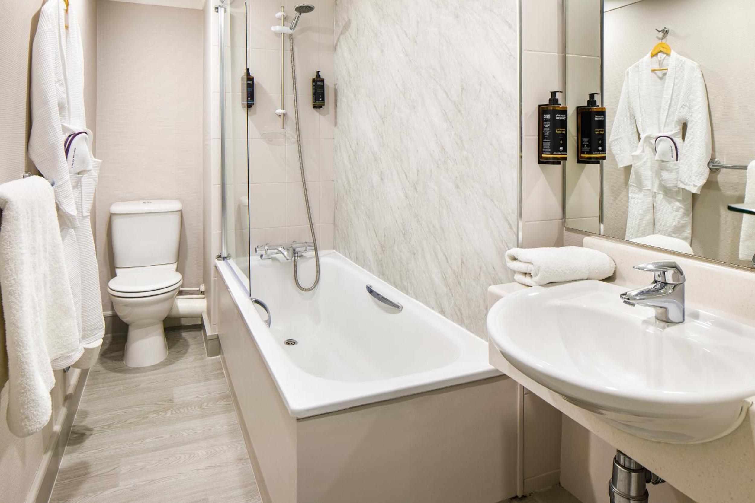Superior Suite with Double Bed - Photo 8