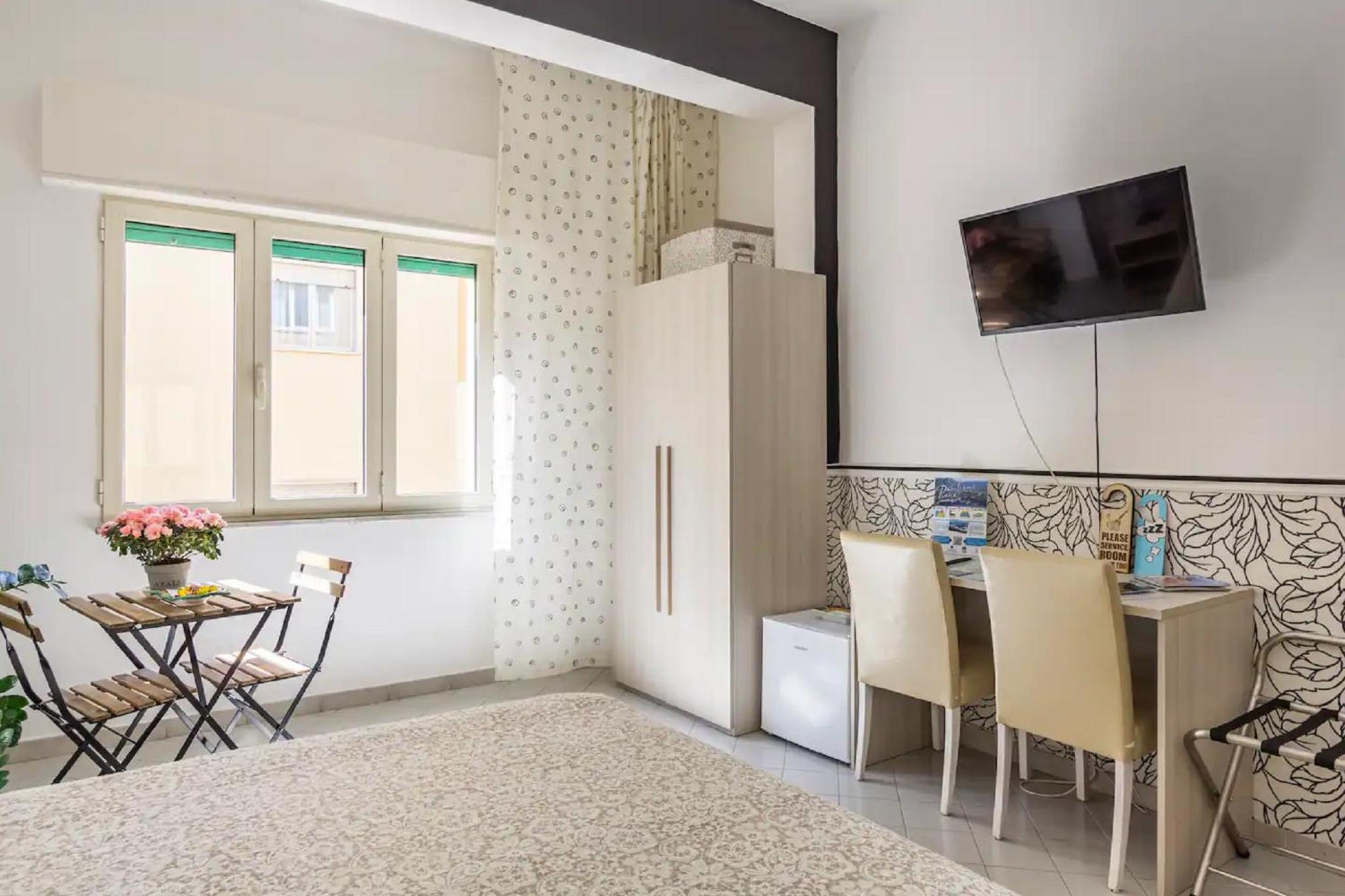 Double Room with Private External Bathroom photo 2