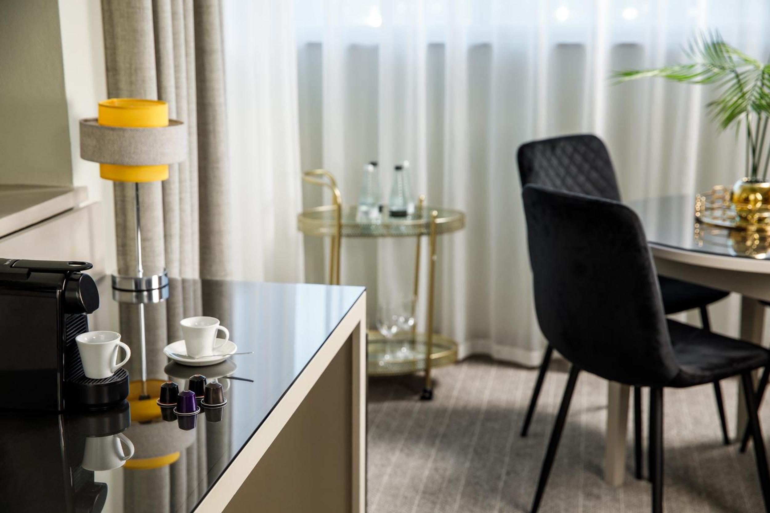Superior Suite with Double Bed - Photo 6