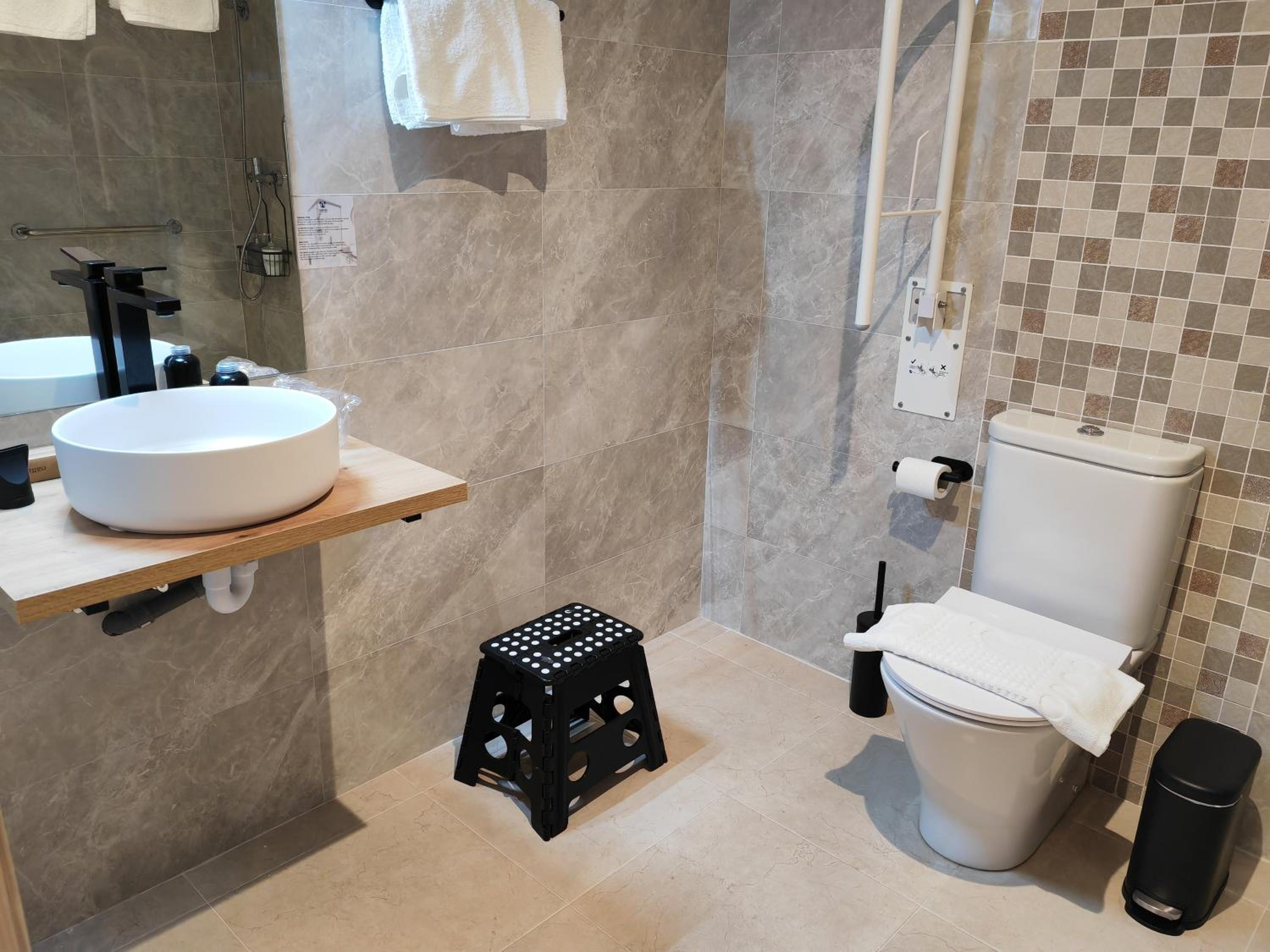 Deluxe Double Room with Extra Bed photo 3