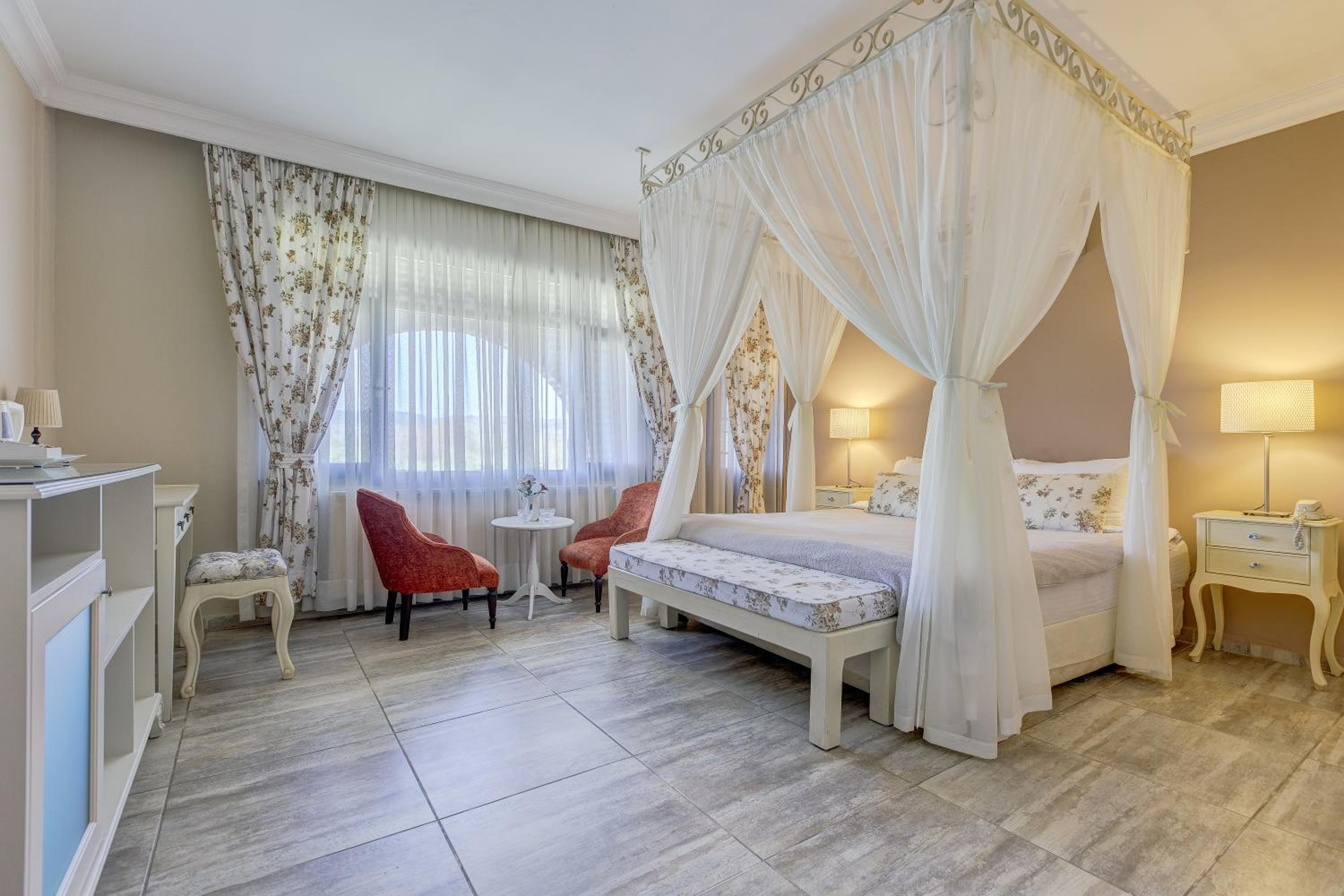 Double Room with Balcony & River View - Photo 1