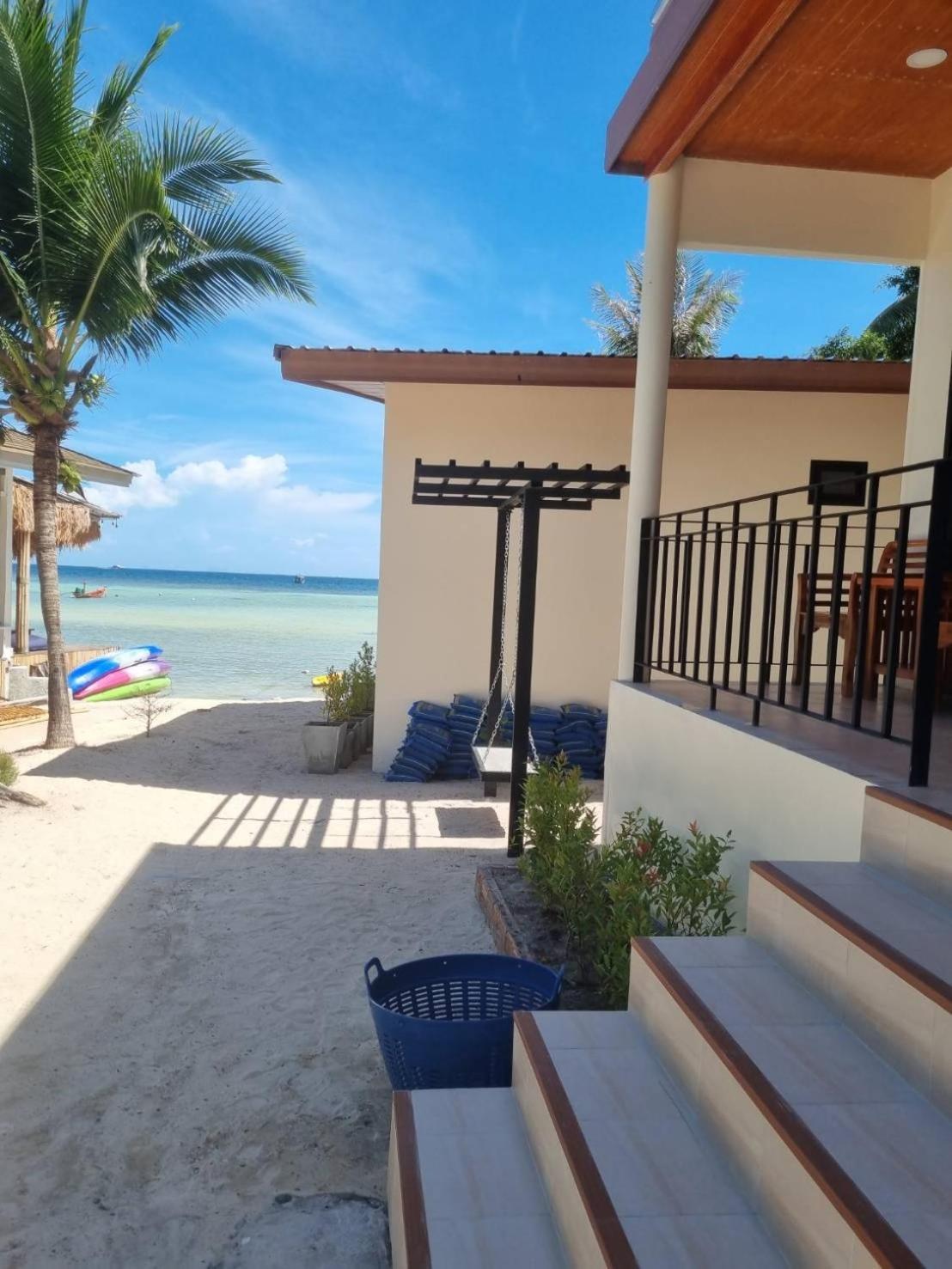 Bungalow - Beach Side photo 2