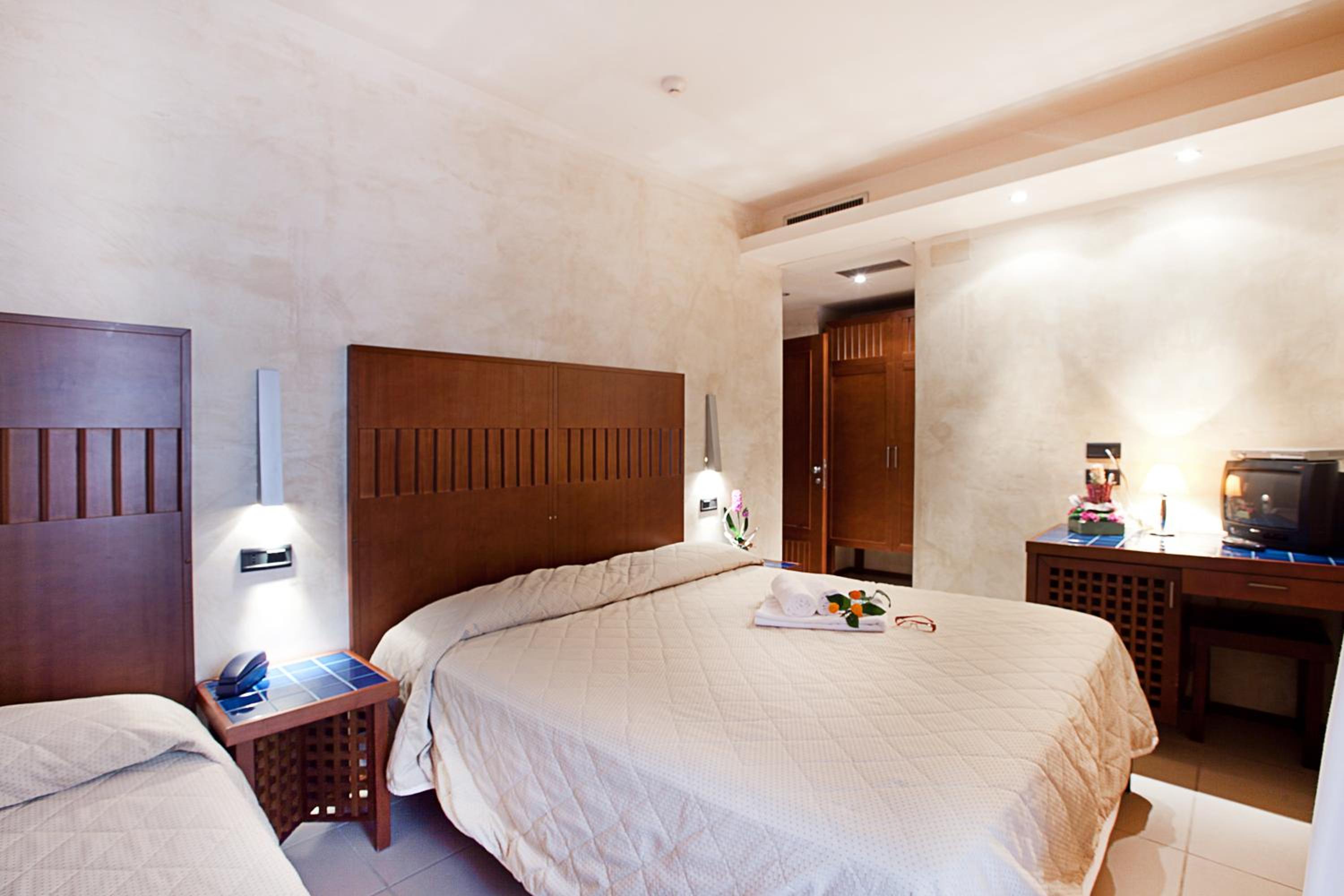 Double or Twin Room photo 2