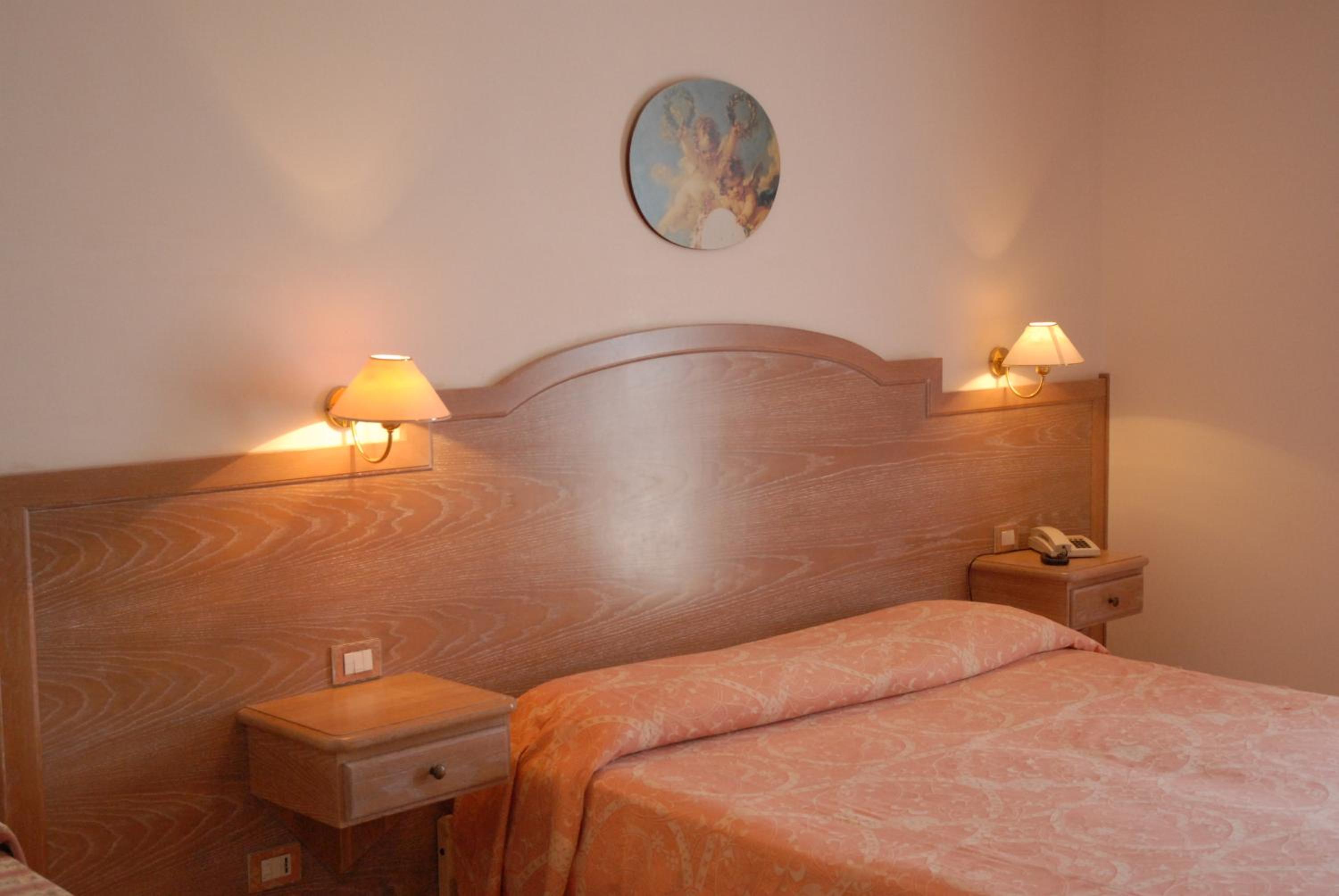 Double Room - Photo 3