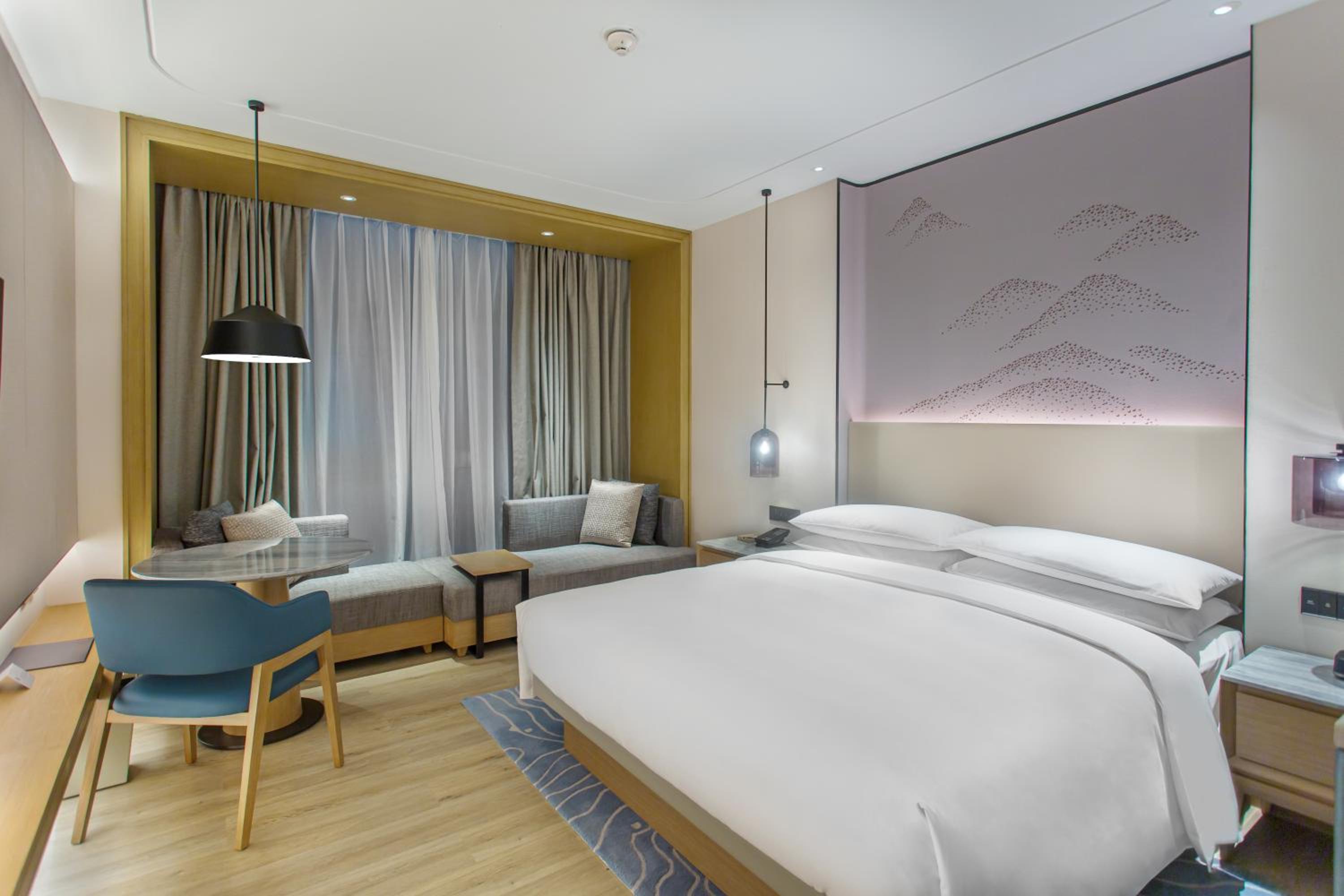 Superior, Guest room, 1 King, City view - Photo 1