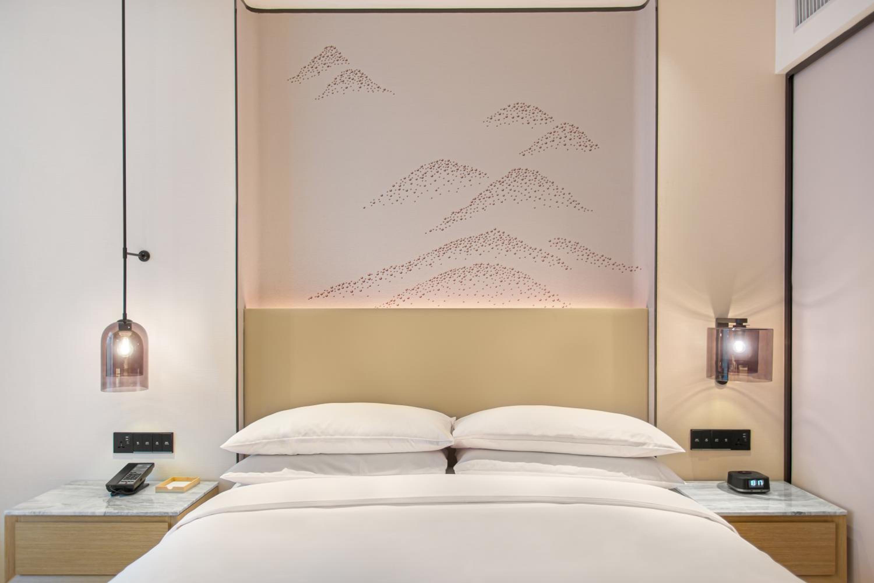 Superior, Guest room, 1 King, City view - Photo 6