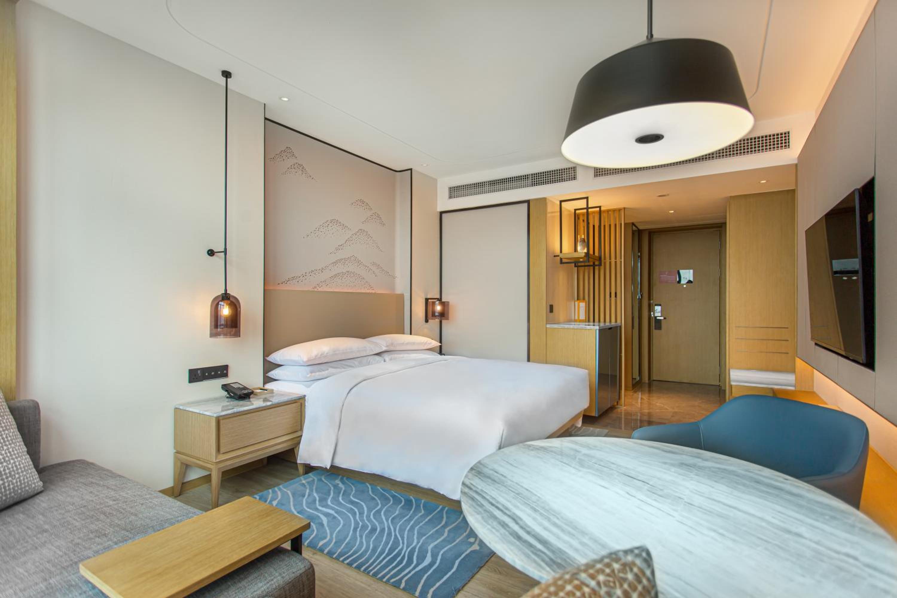 Premier King Room with City View - Photo 1