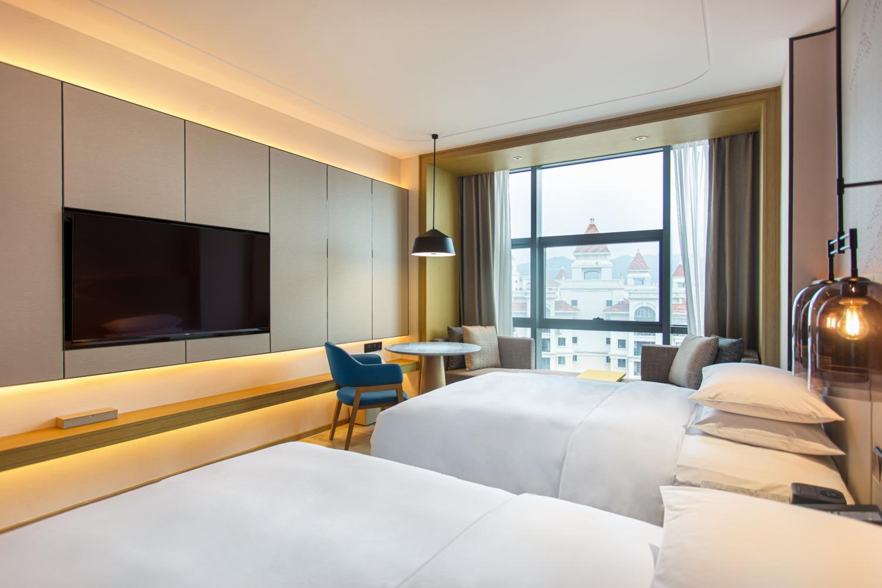 Premier Double Room with Two Double Beds and City View - Photo 5
