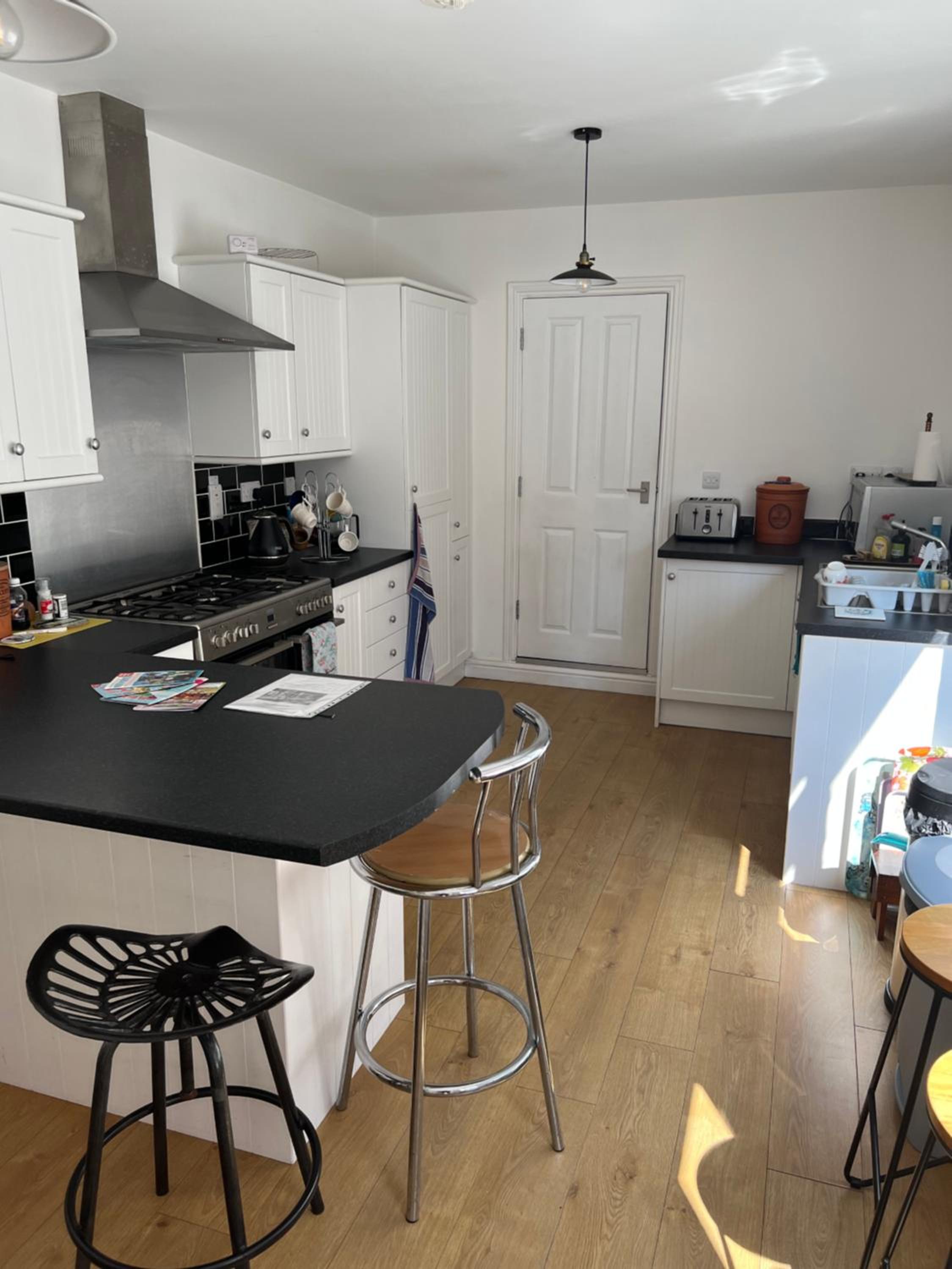 Six-Bedroom House photo 2