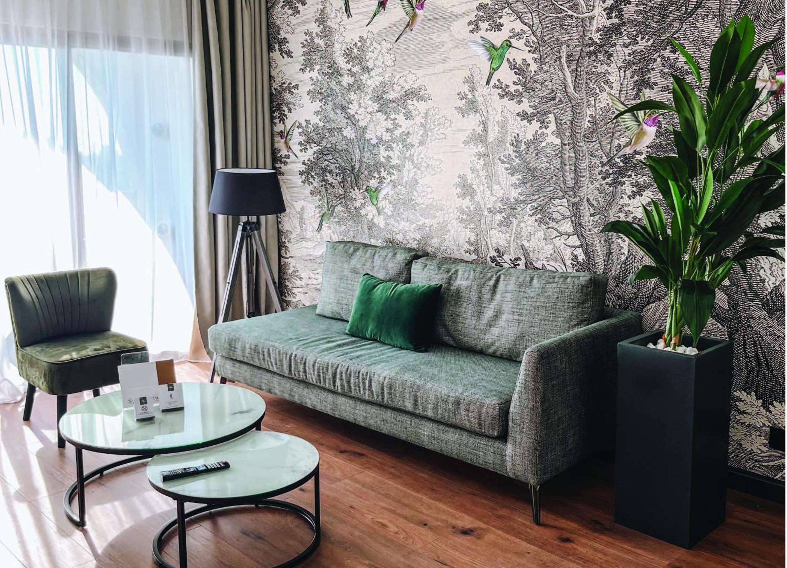 Executive Suite - Photo 2