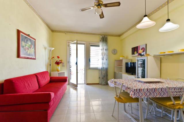 One Bedroom Apartment with Sea View - Photo 1