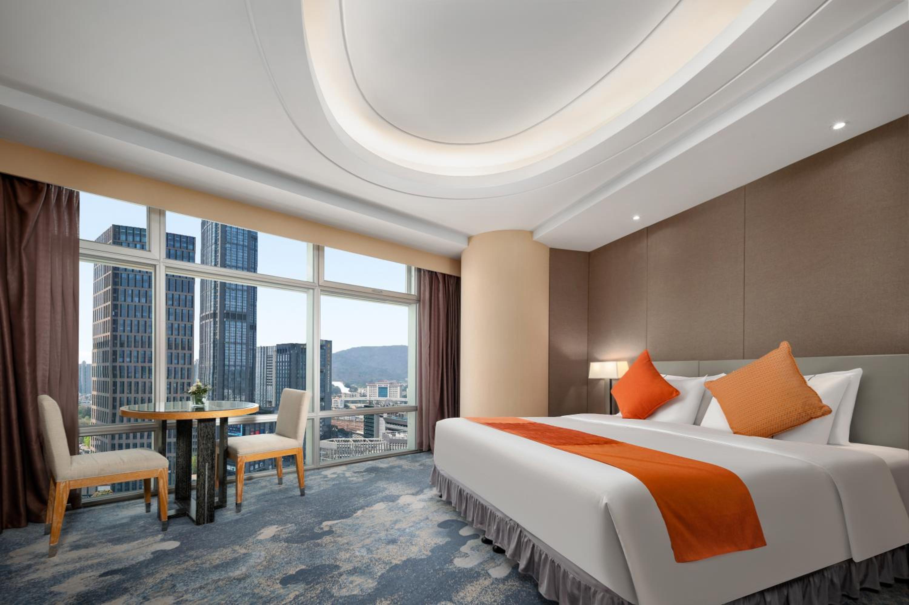Business Suite - Photo 1