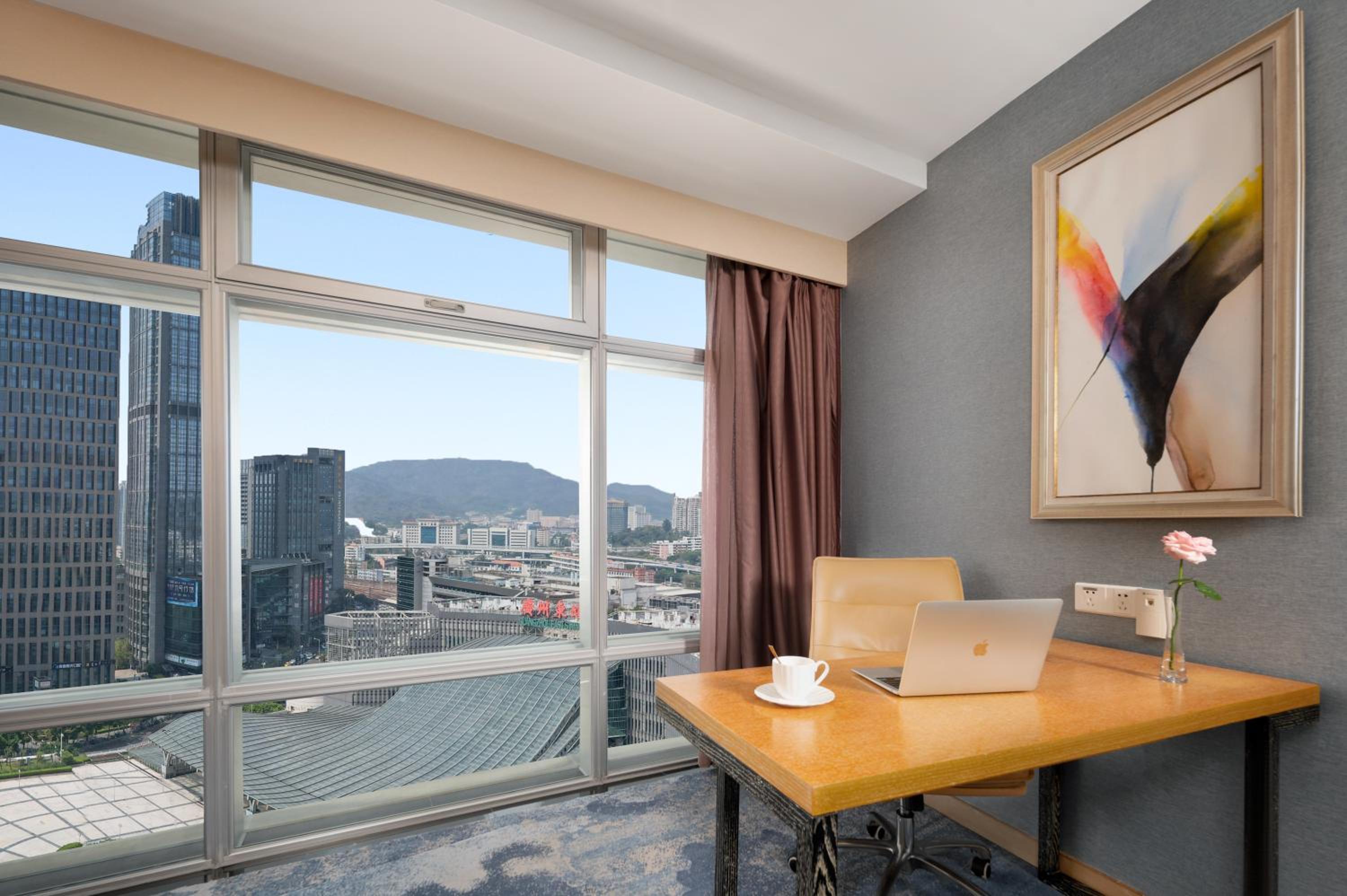 Business Suite - Photo 6