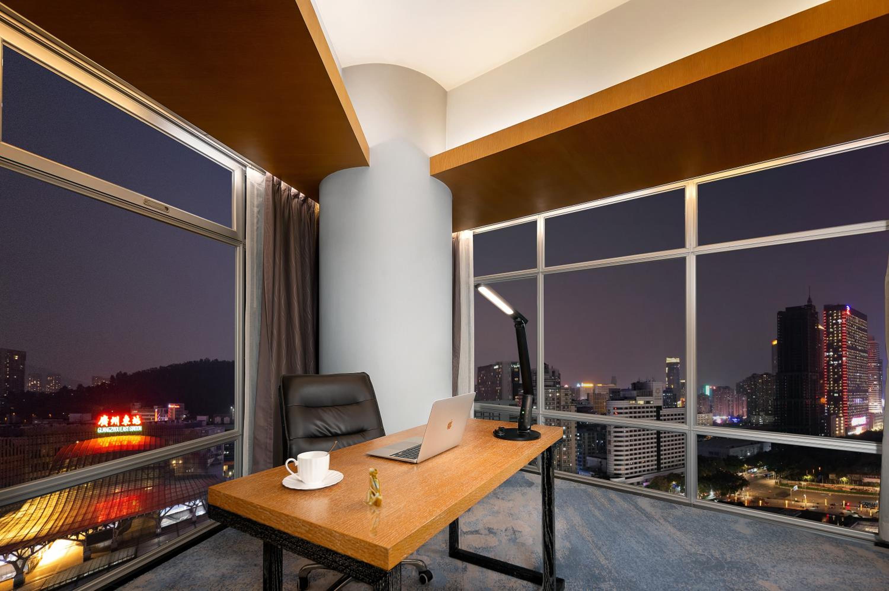 Business Deluxe Room - Photo 6