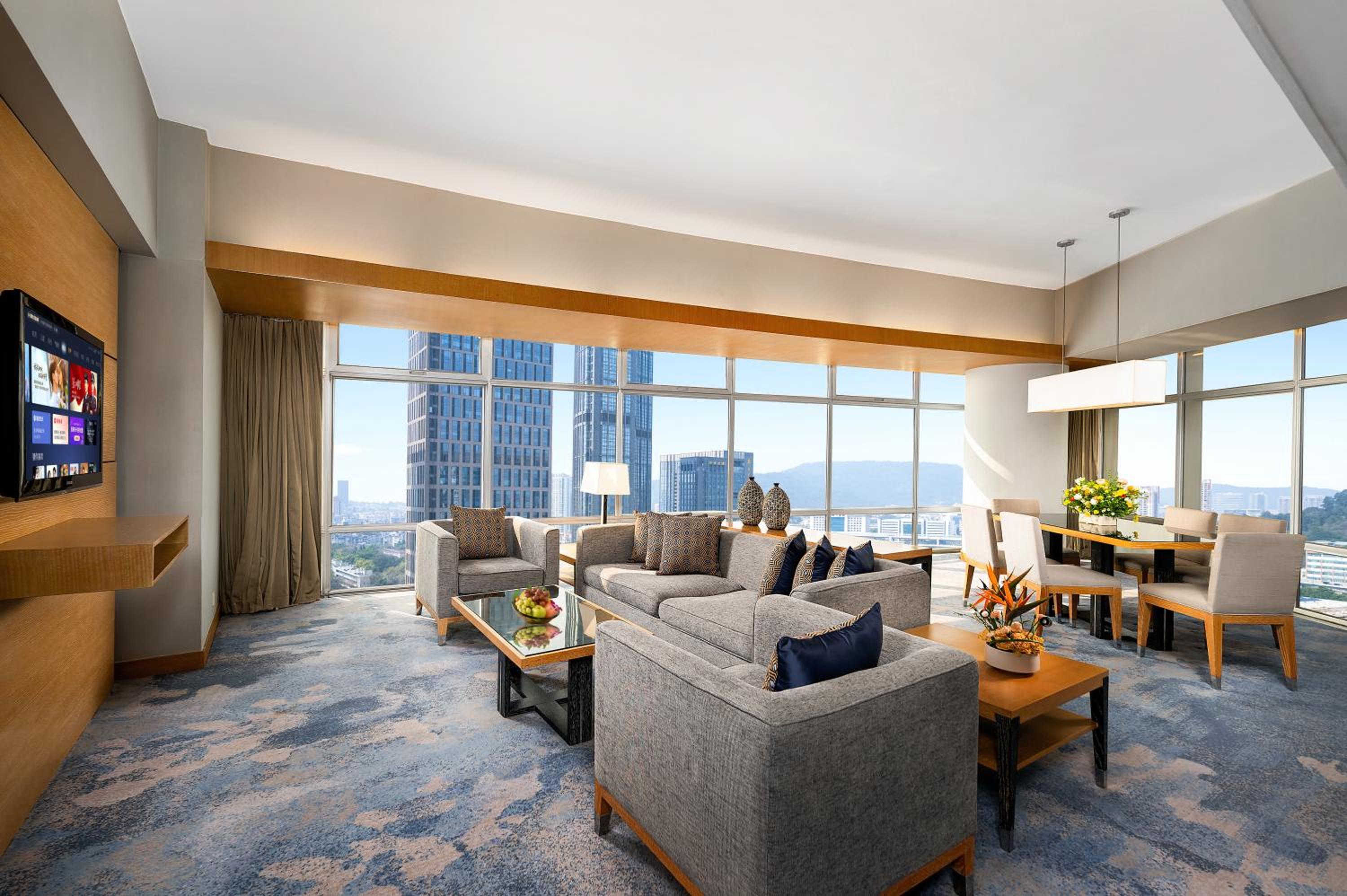 Deluxe Suite