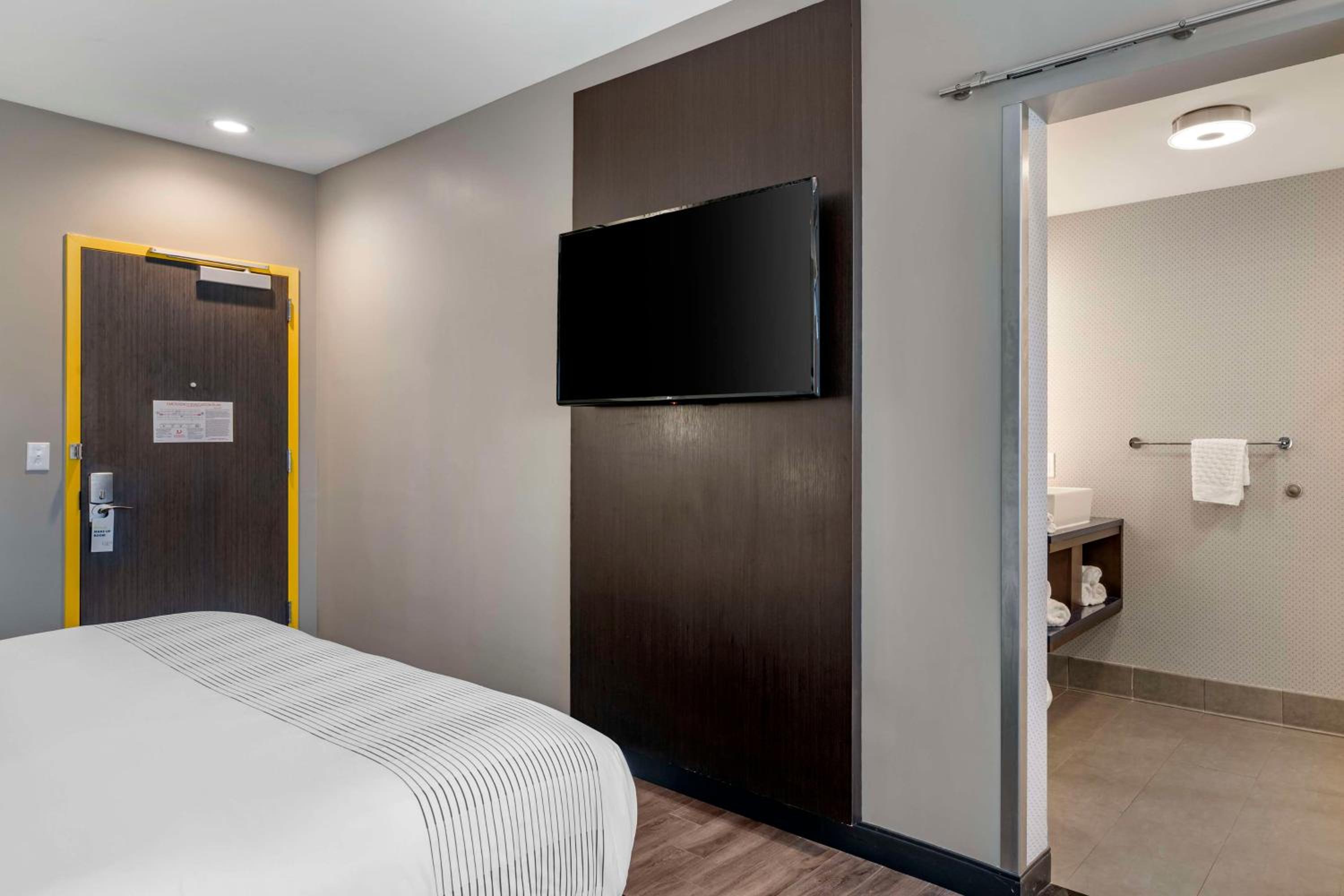 Available room thumbnail 5