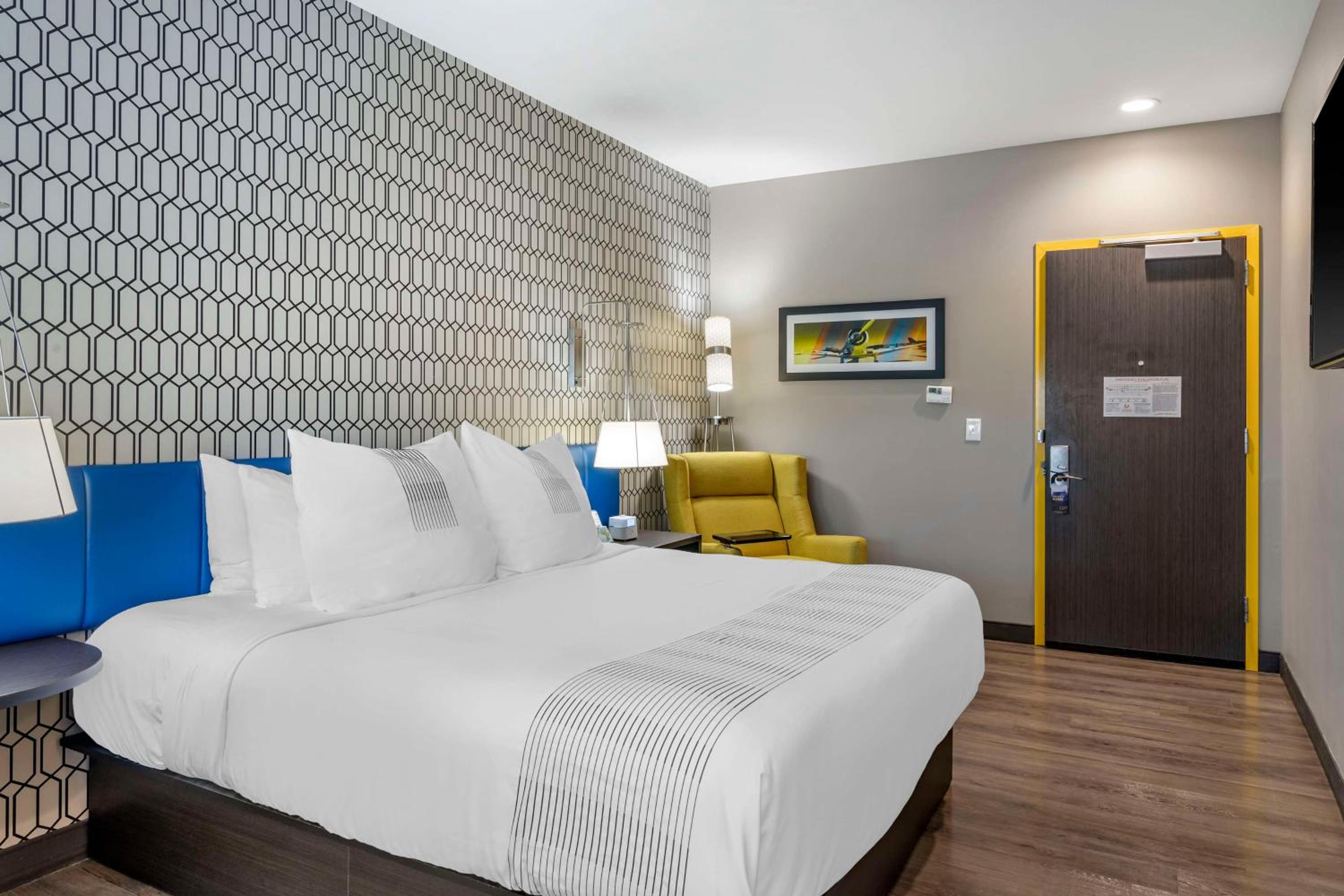 King Room with Mobility Accessible Roll-In Shower