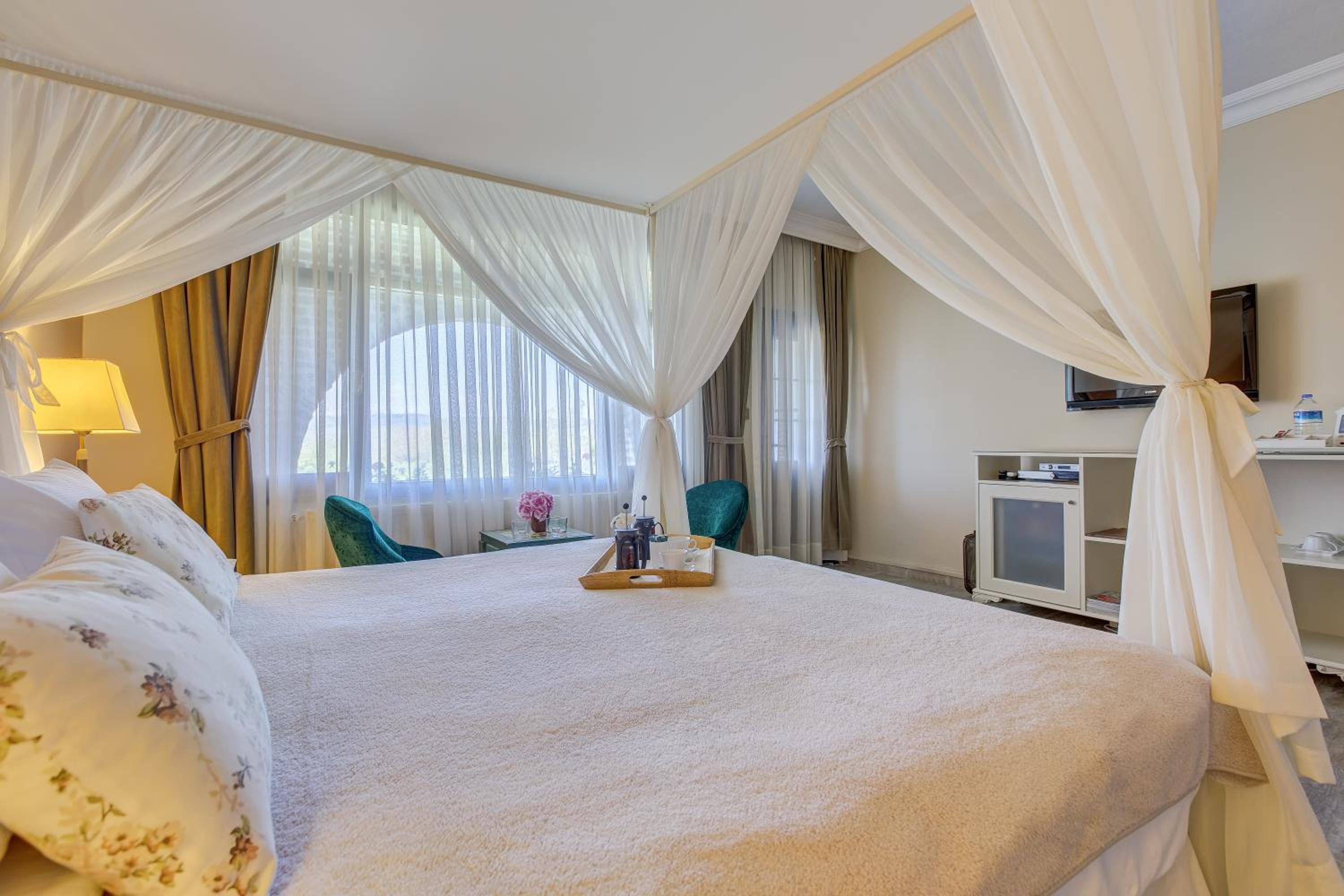 Double Room with Balcony & River View - Photo 13