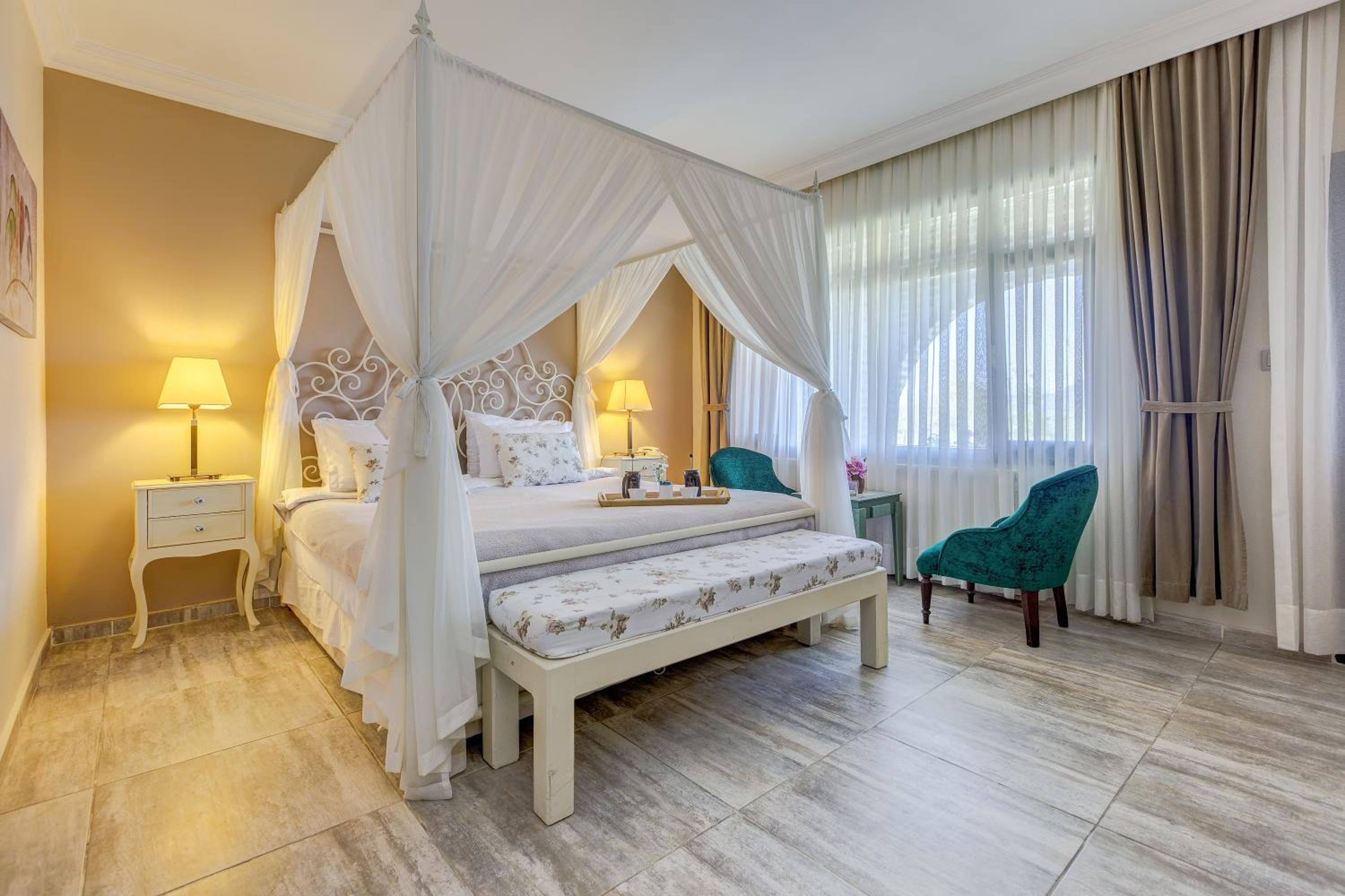 Double Room with Balcony & River View - Photo 15