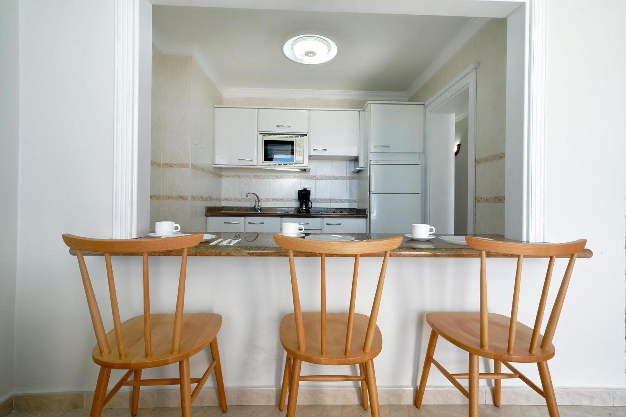 One-Bedroom Apartment with Sea View photo 2