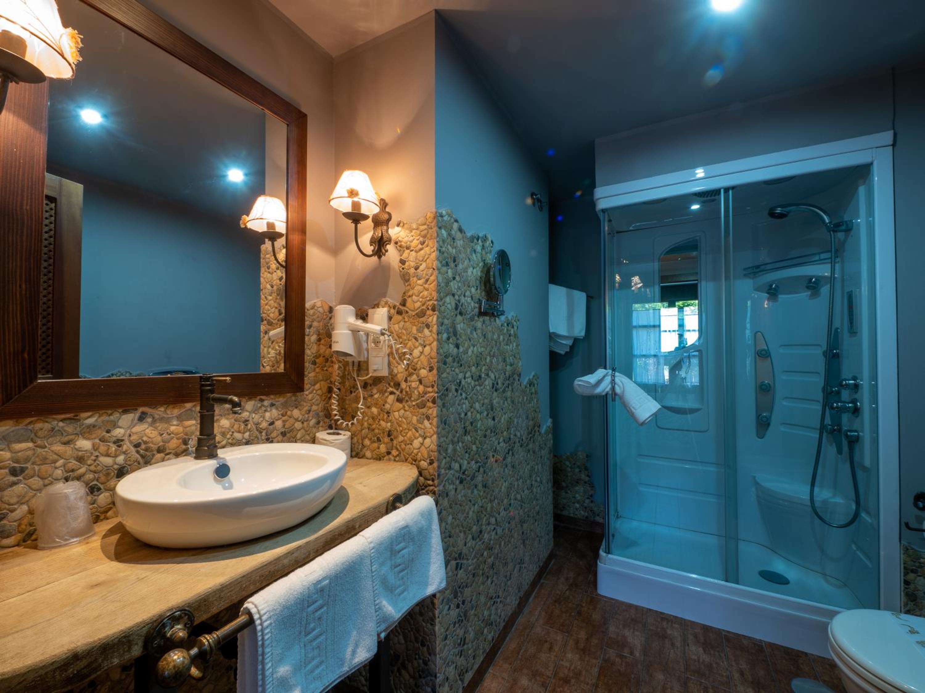 Double Room - Photo 2
