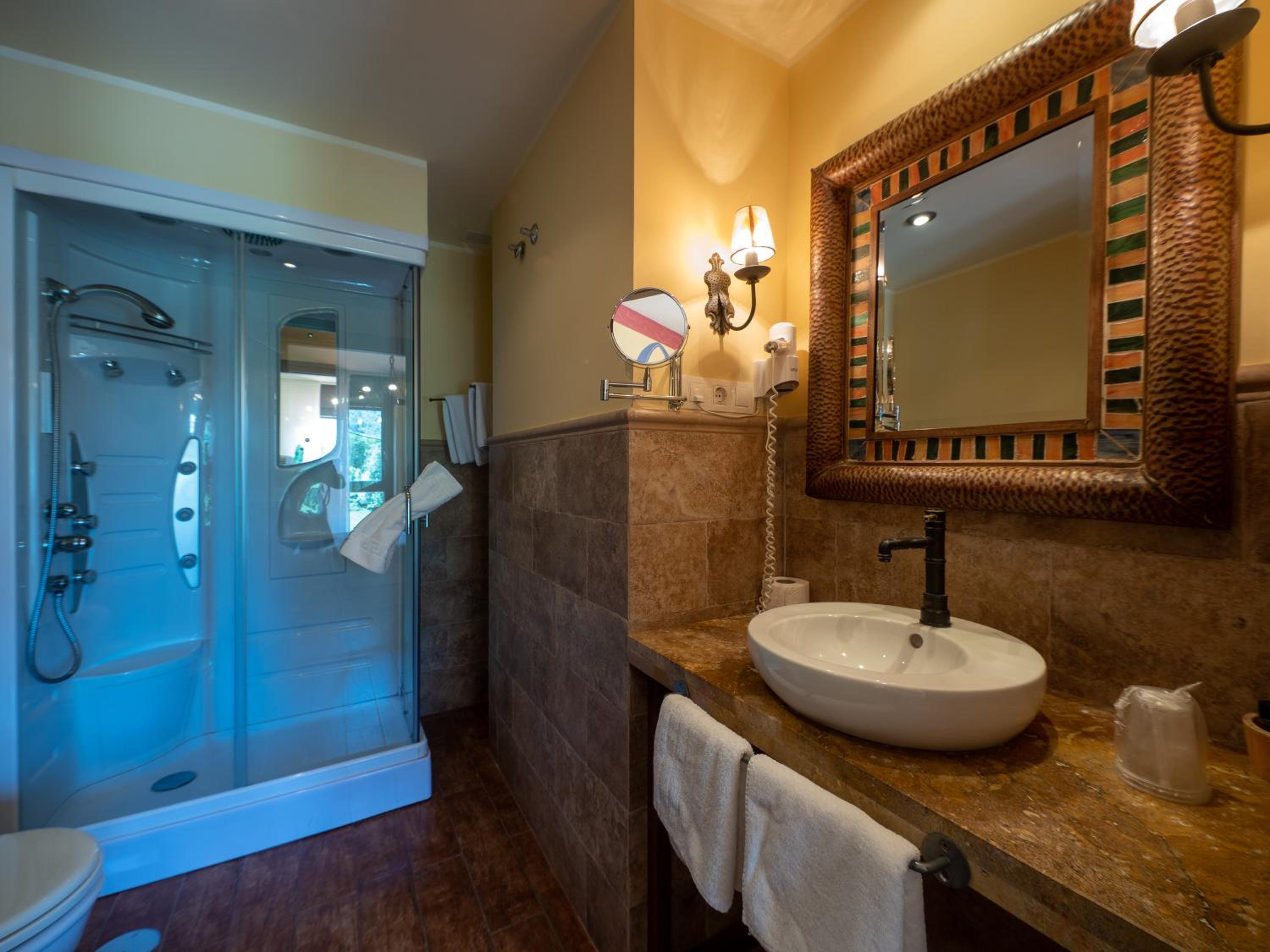 Standard Twin Room - Photo 6