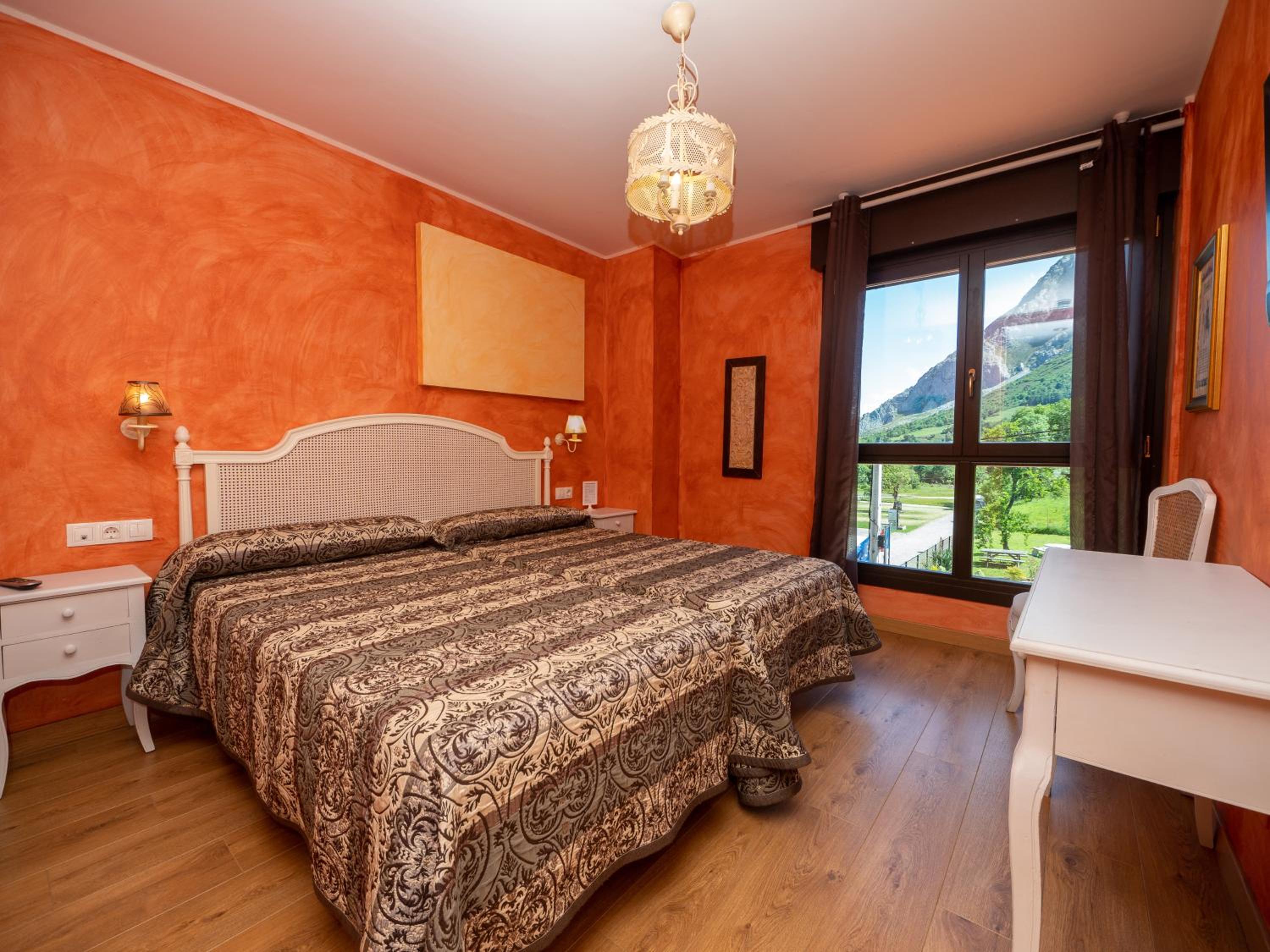 Standard Twin Room - Photo 8