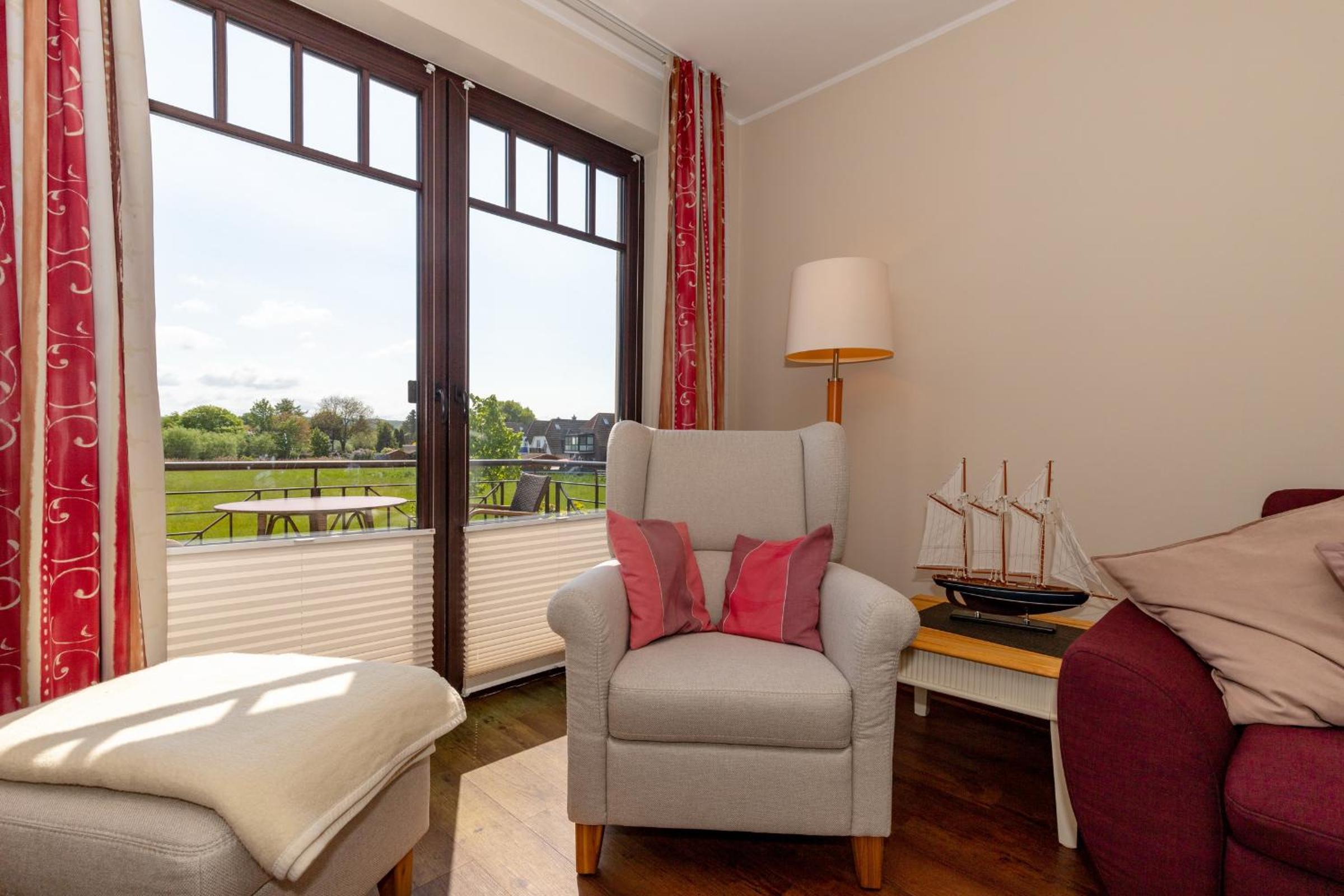 Apartment with Balcony photo 2