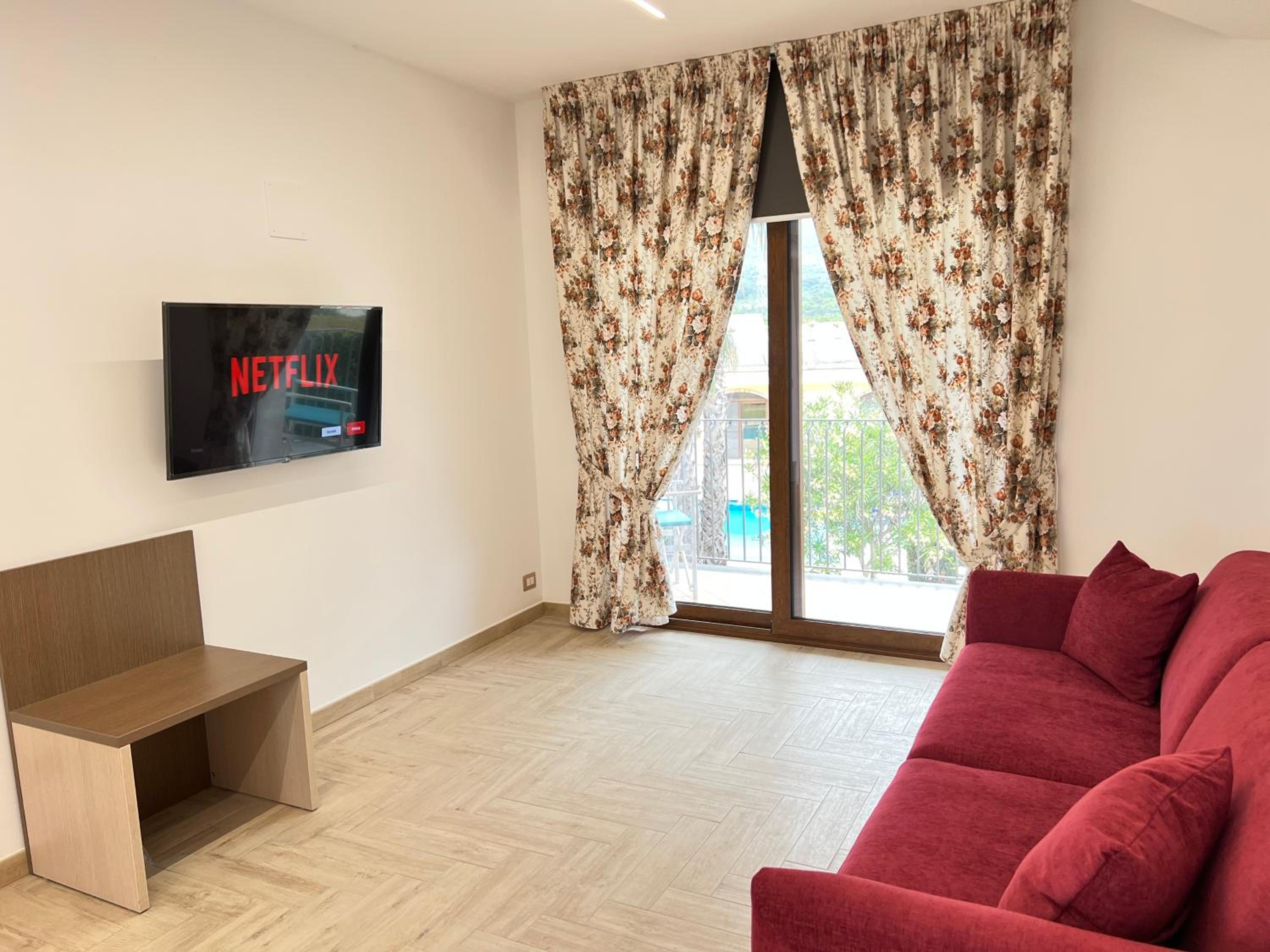 Deluxe Family Room - Photo 8