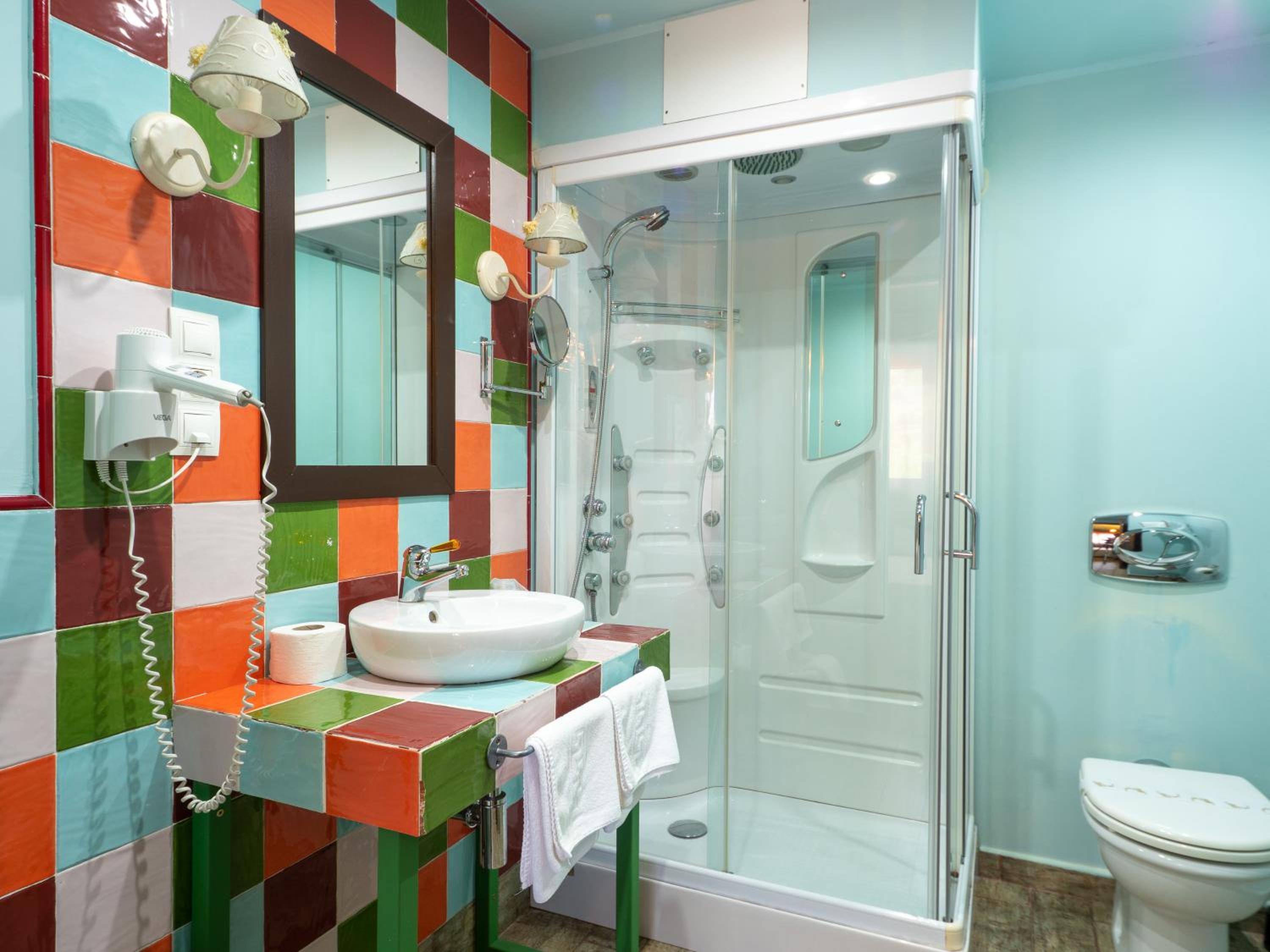 Double Room - Photo 12