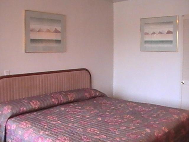 King Room - Non-Smoking photo 1