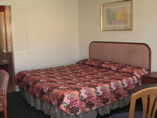 King Room - Non-Smoking photo 3