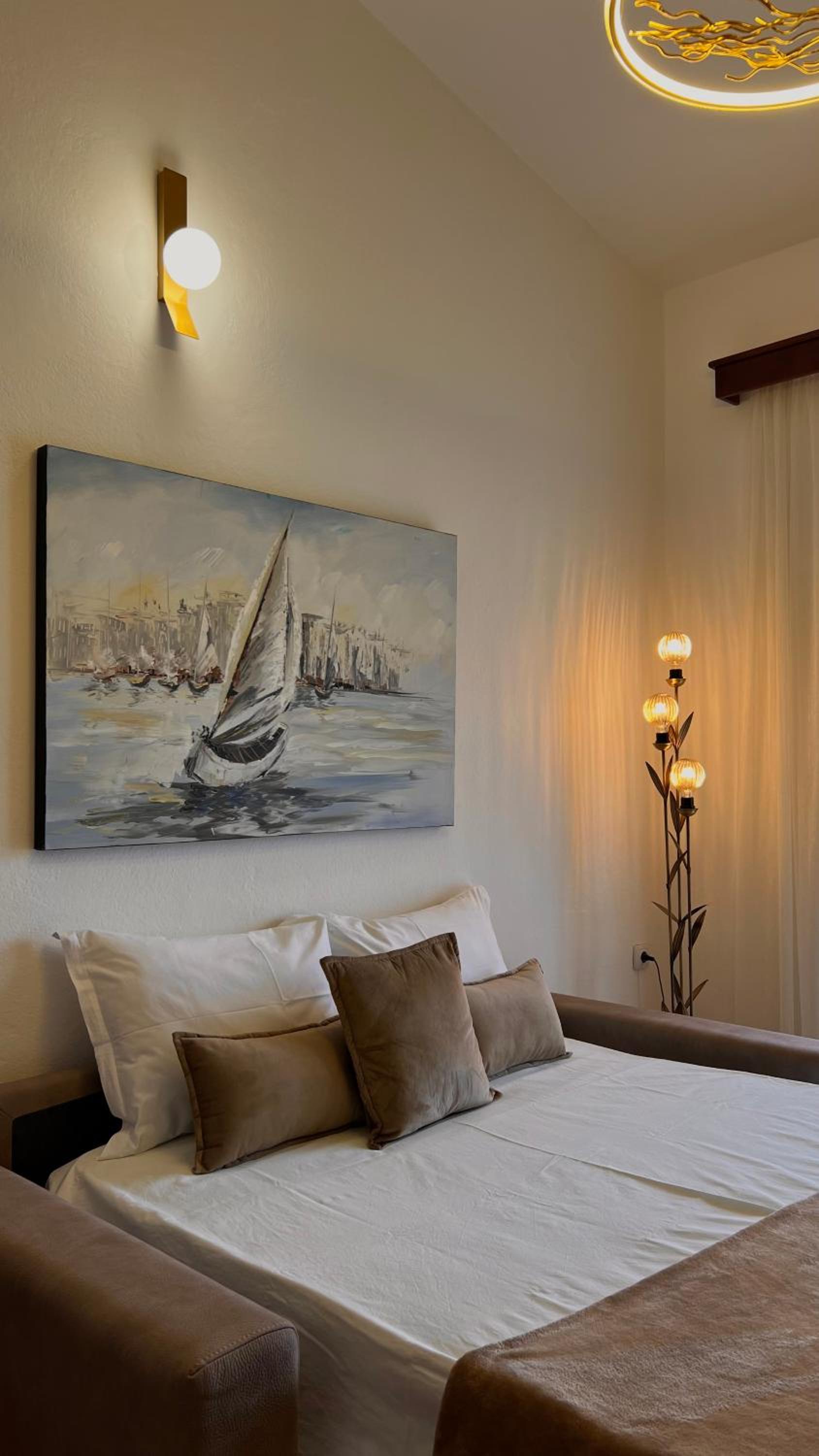 Two-Bedroom Apartment with Balcony and Sea View - Photo 15