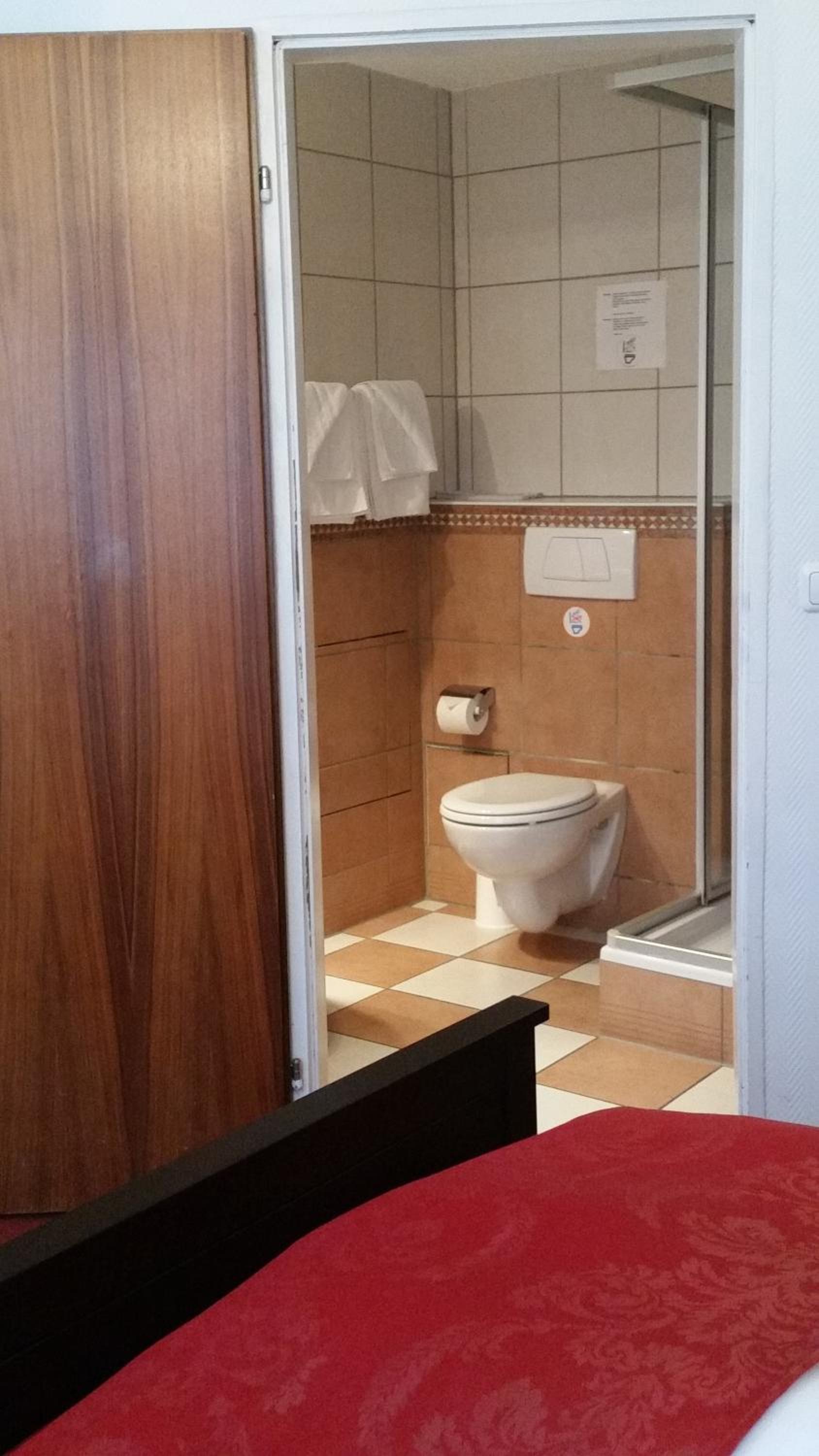 Standard Double Room - Photo 6