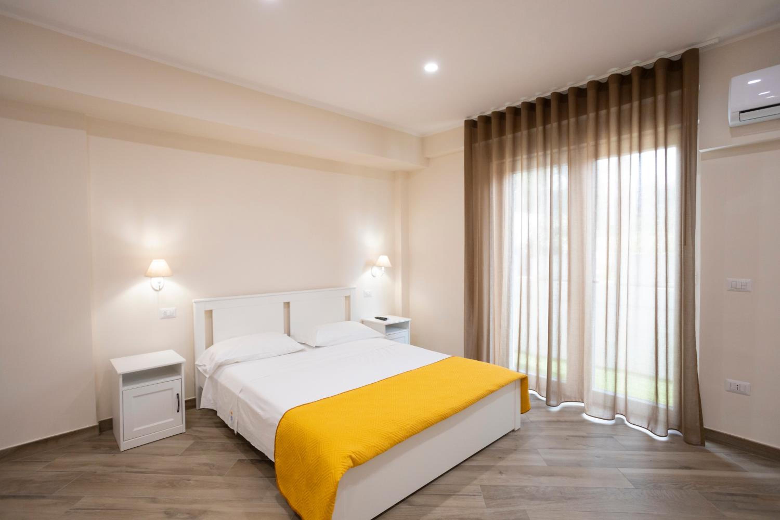 Deluxe King Room photo 2