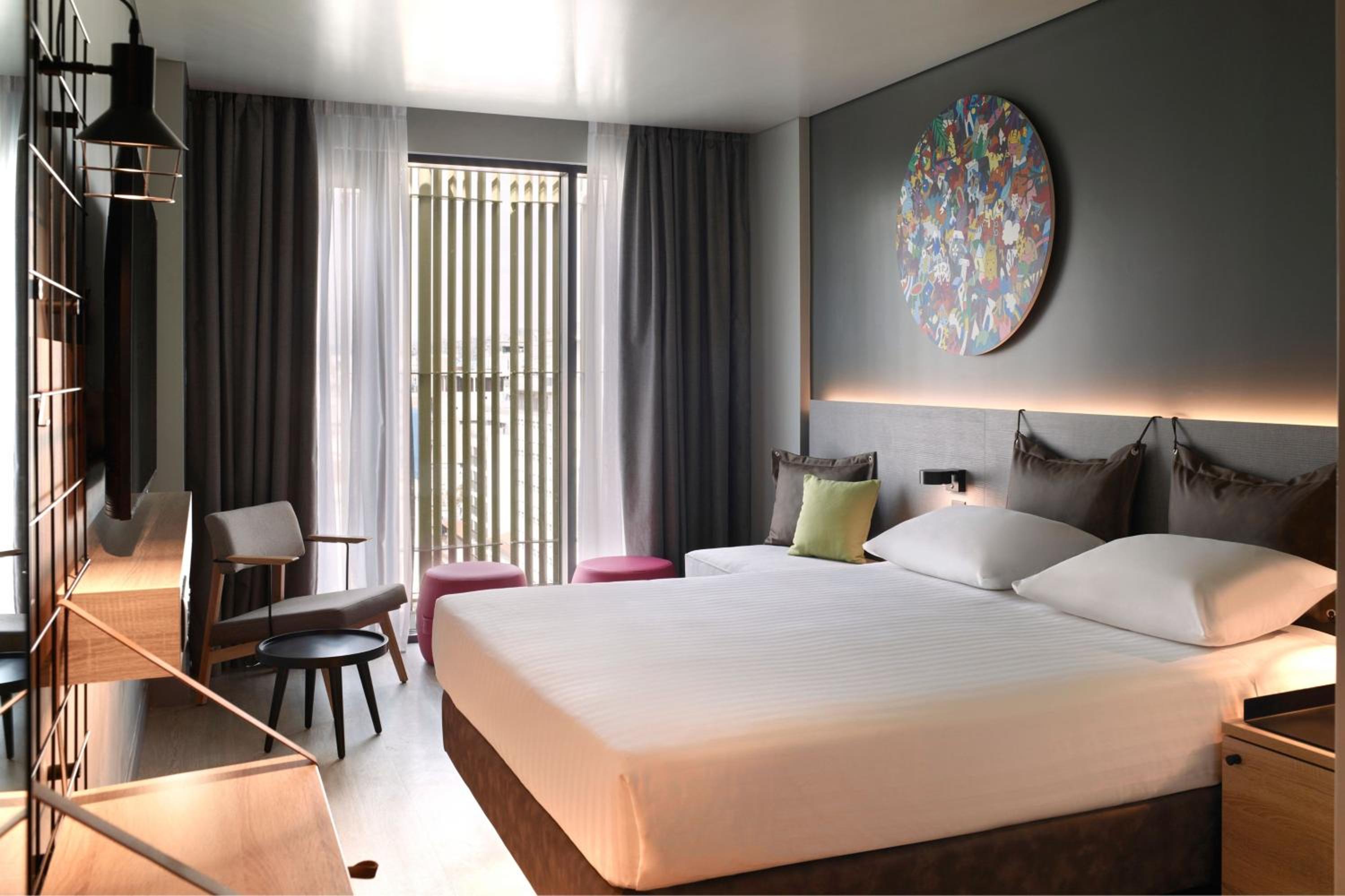 Queen Room with City View