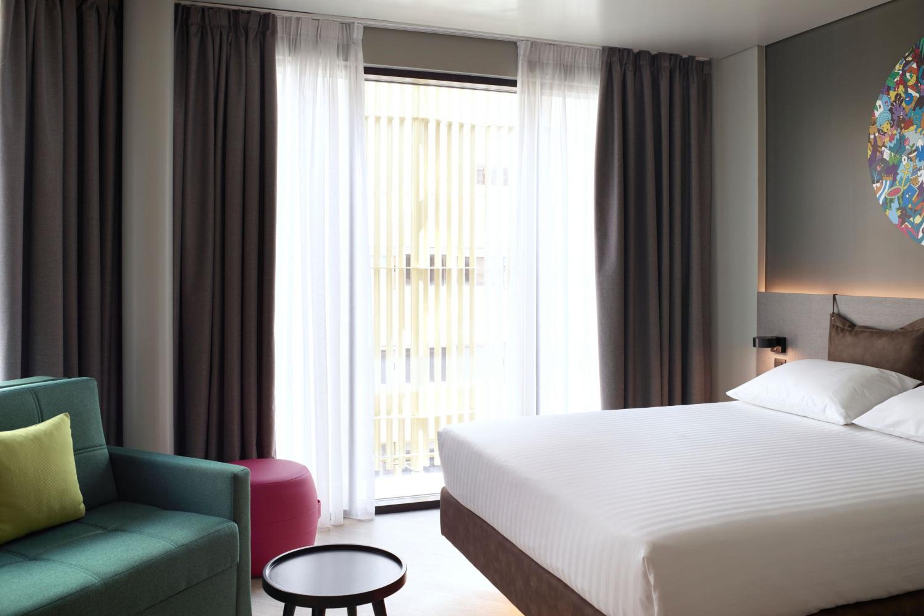 Moxified Triple Room with City View