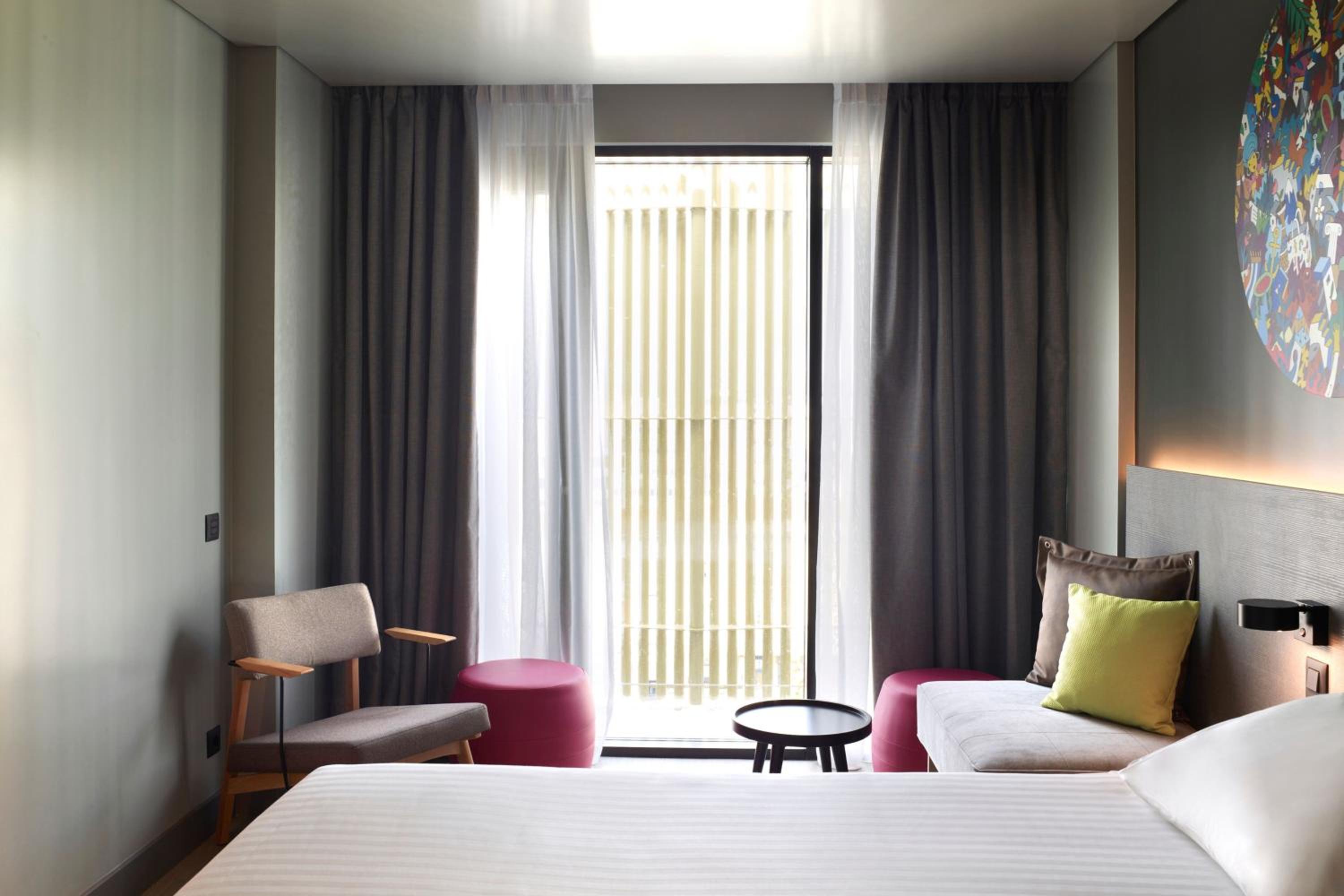 Queen Room with City View