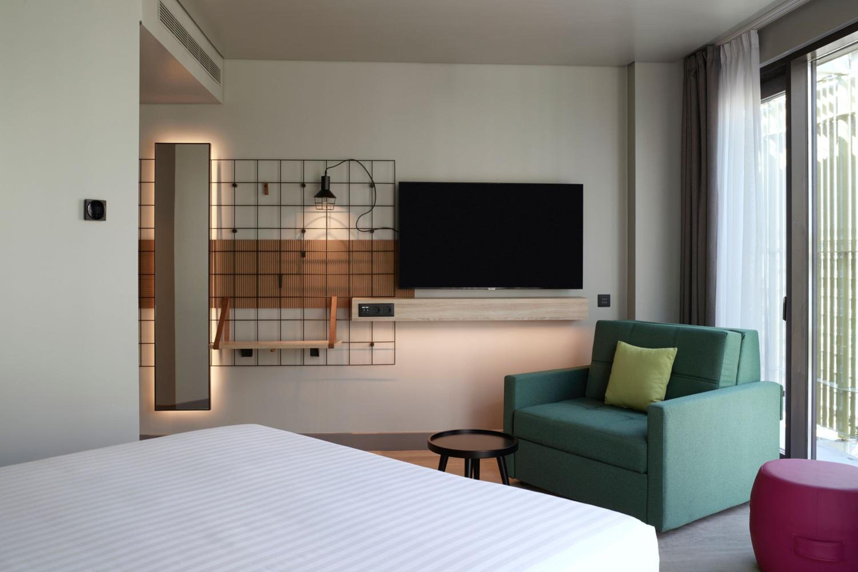 Moxified Triple Room with City View