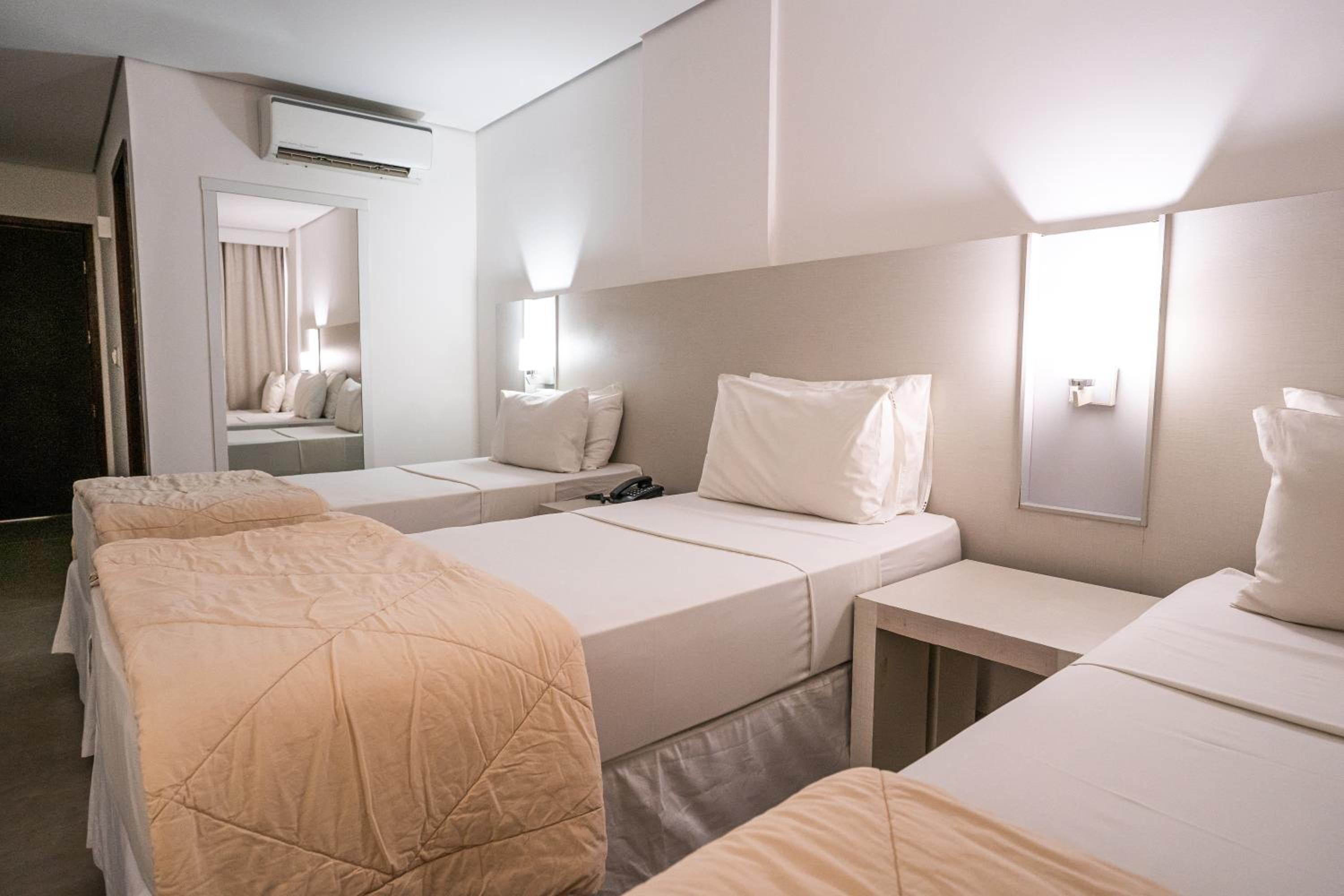Available room thumbnail 5