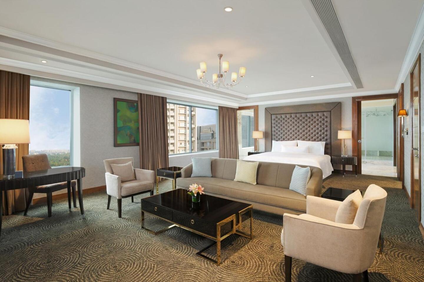 1 King Bed, Executive Lounge Access, Large Private Terrace, Penthouse Suite - Photo 3